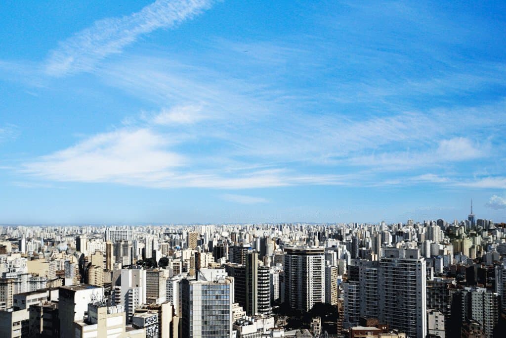 Fim da escala 6x1 e guerra pressionam custos e prazos de imóveis, diz CBIC