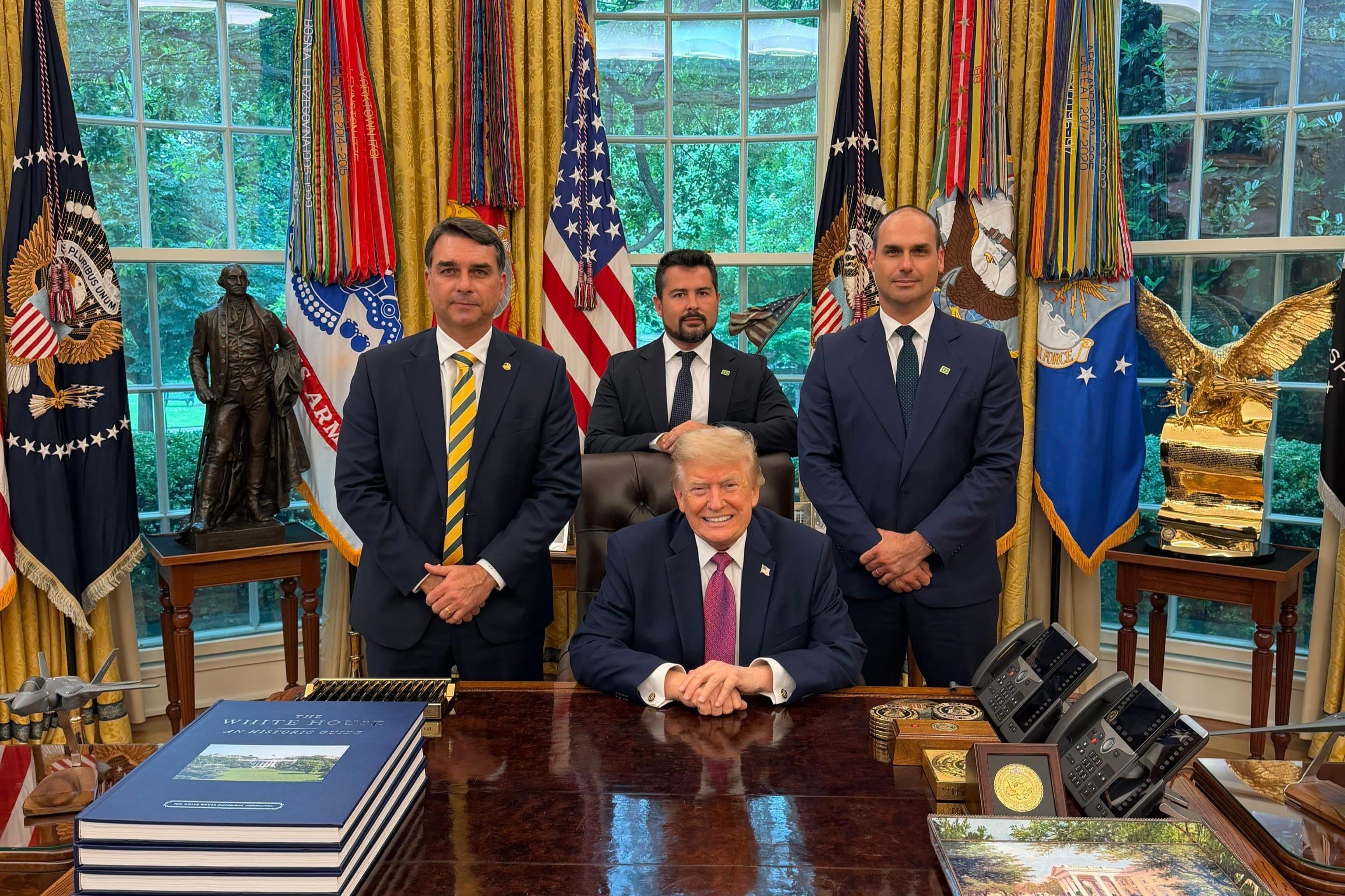 Pedi a Trump que declare PCC e CV como terroristas, diz Flávio Bolsonaro