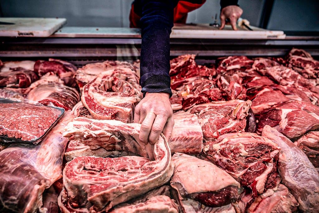 Governo brasileiro negocia aumento de cota de carne bovina com a China