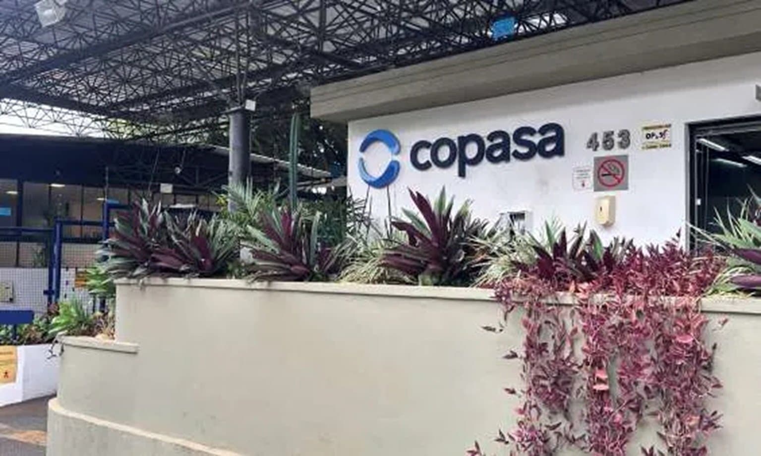 Copasa lidera perdas do Ibovespa após mudar oferta de privatização