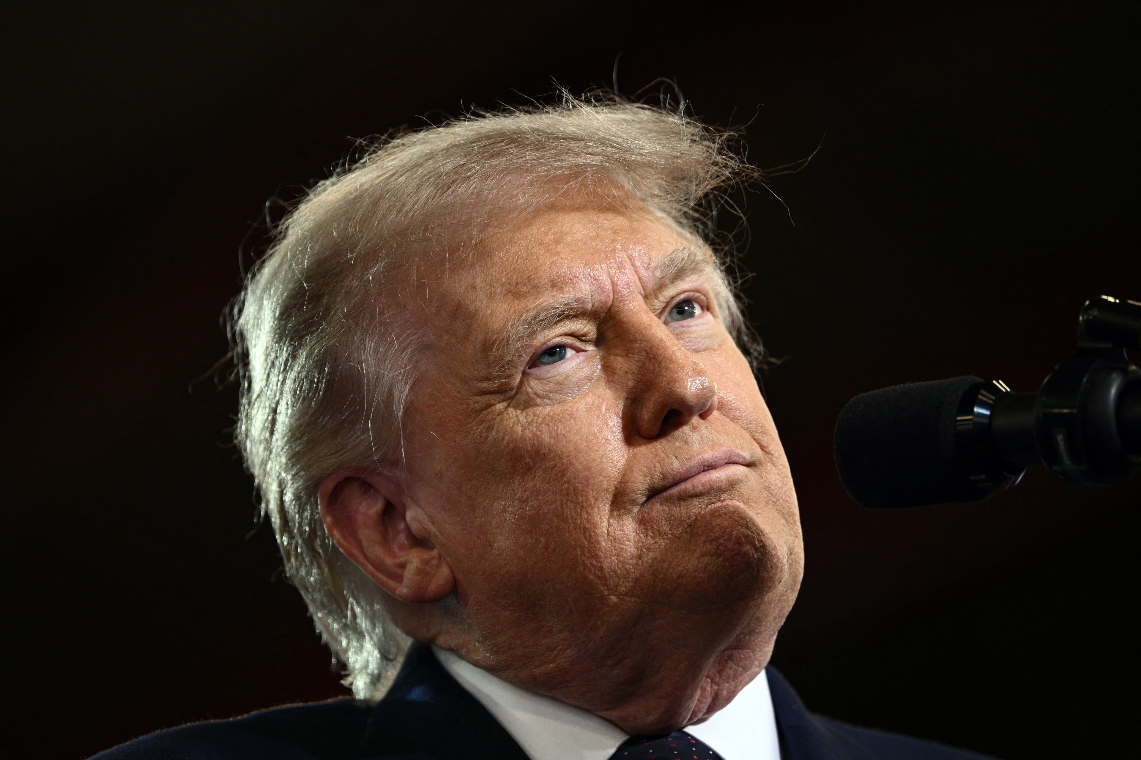 A seis meses das eleições, ordem executiva de Trump limita votos por correio