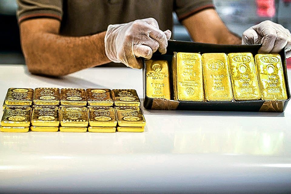 Petróleo em alta derruba preço do ouro mesmo com a guerra no Irã