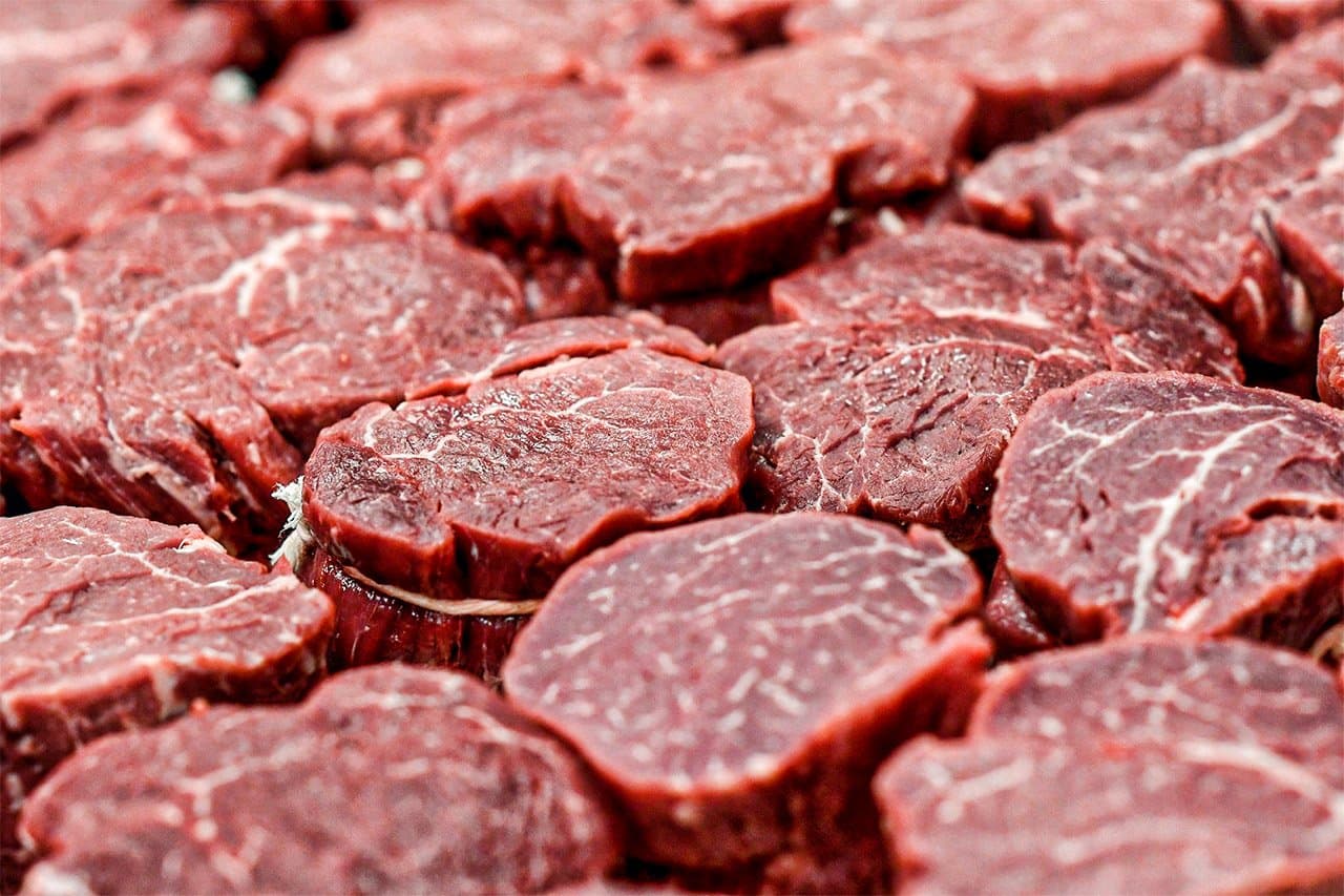 Oferta de carnes aumenta no Brasil e deve pressionar preços nos próximos meses