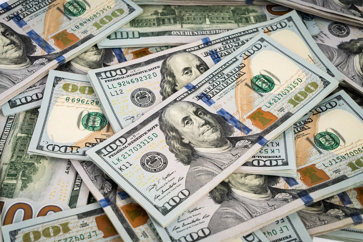 Dólar fecha a R$ 5,15, maior nível em dois meses, com payroll forte e Selic no radar