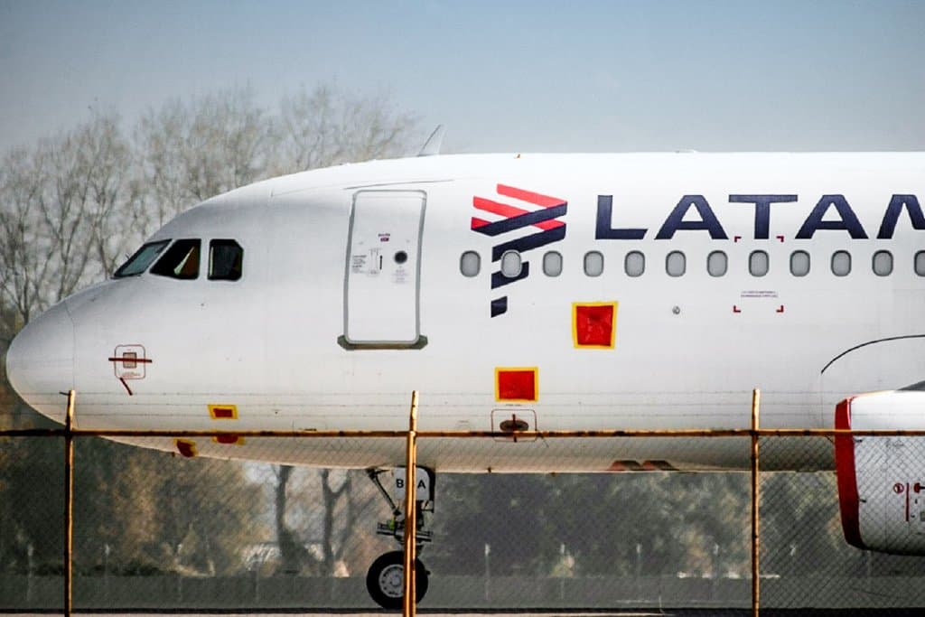 Preços de passagens devem seguir altos pelo resto do ano, diz CEO da Latam