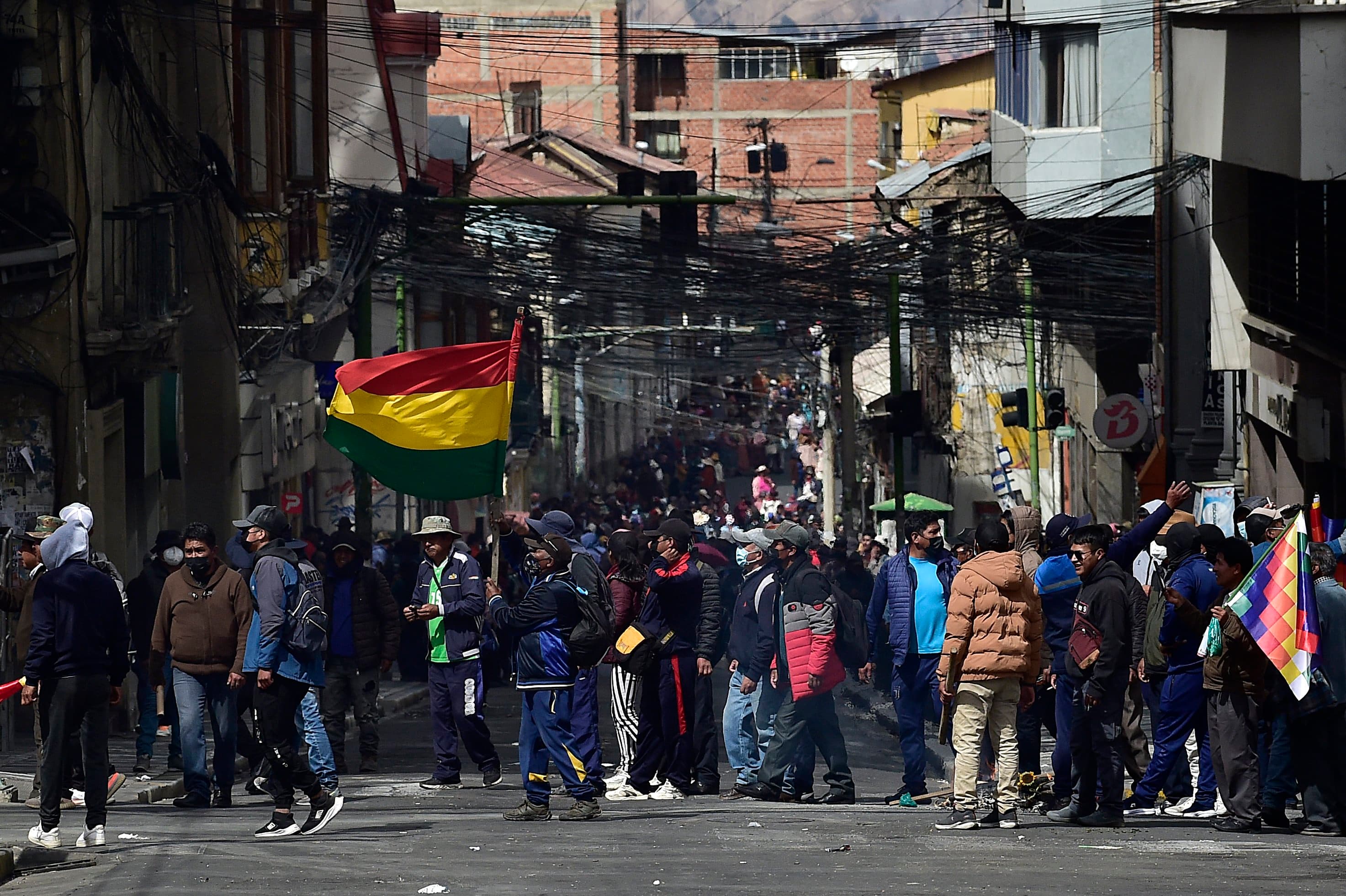 Congresso da Bolívia autoriza uso de militares para desbloquear estradas após um mês de protestos