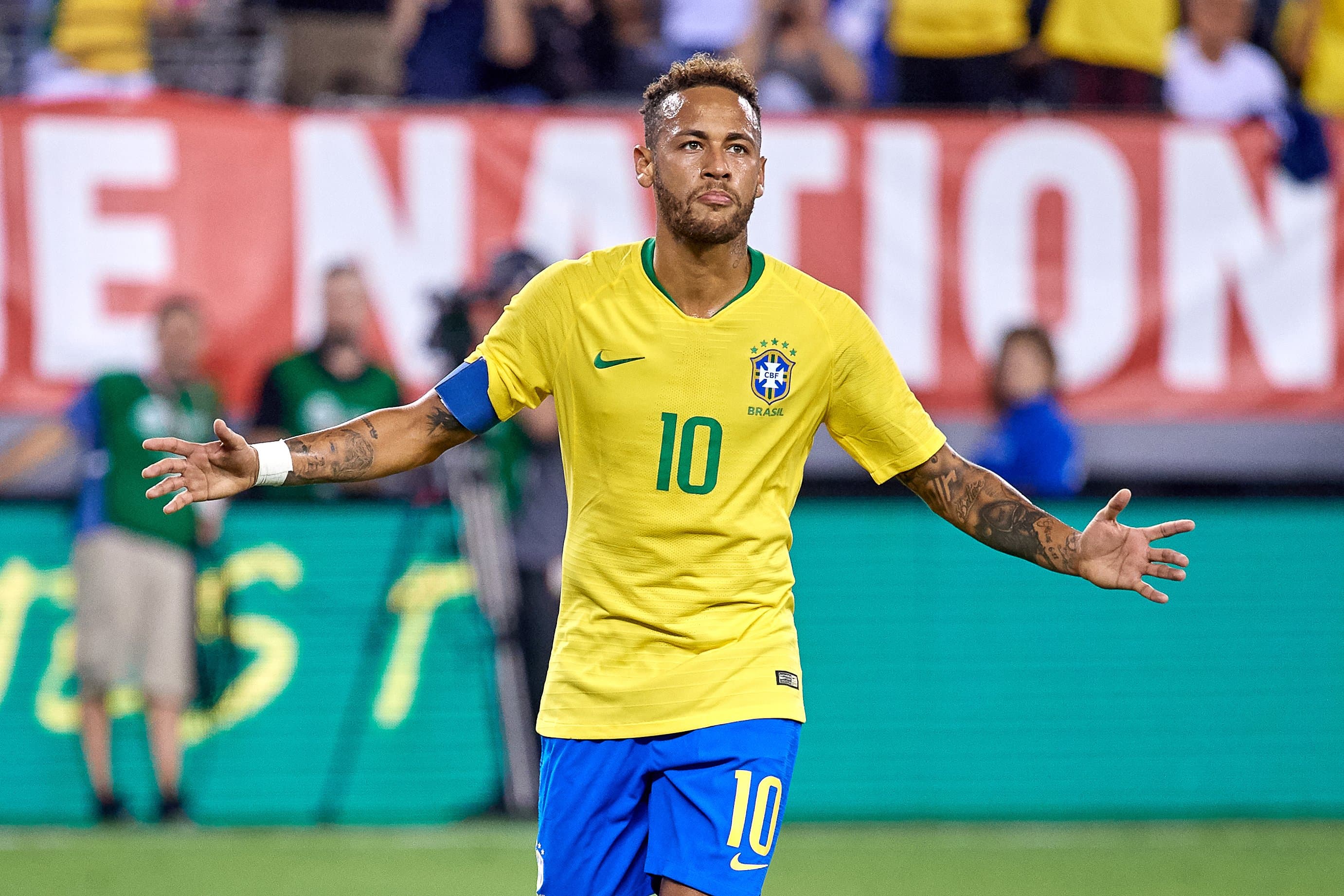 Camisa de Neymar com 'pontuação' no nome gera discussão entre torcedores