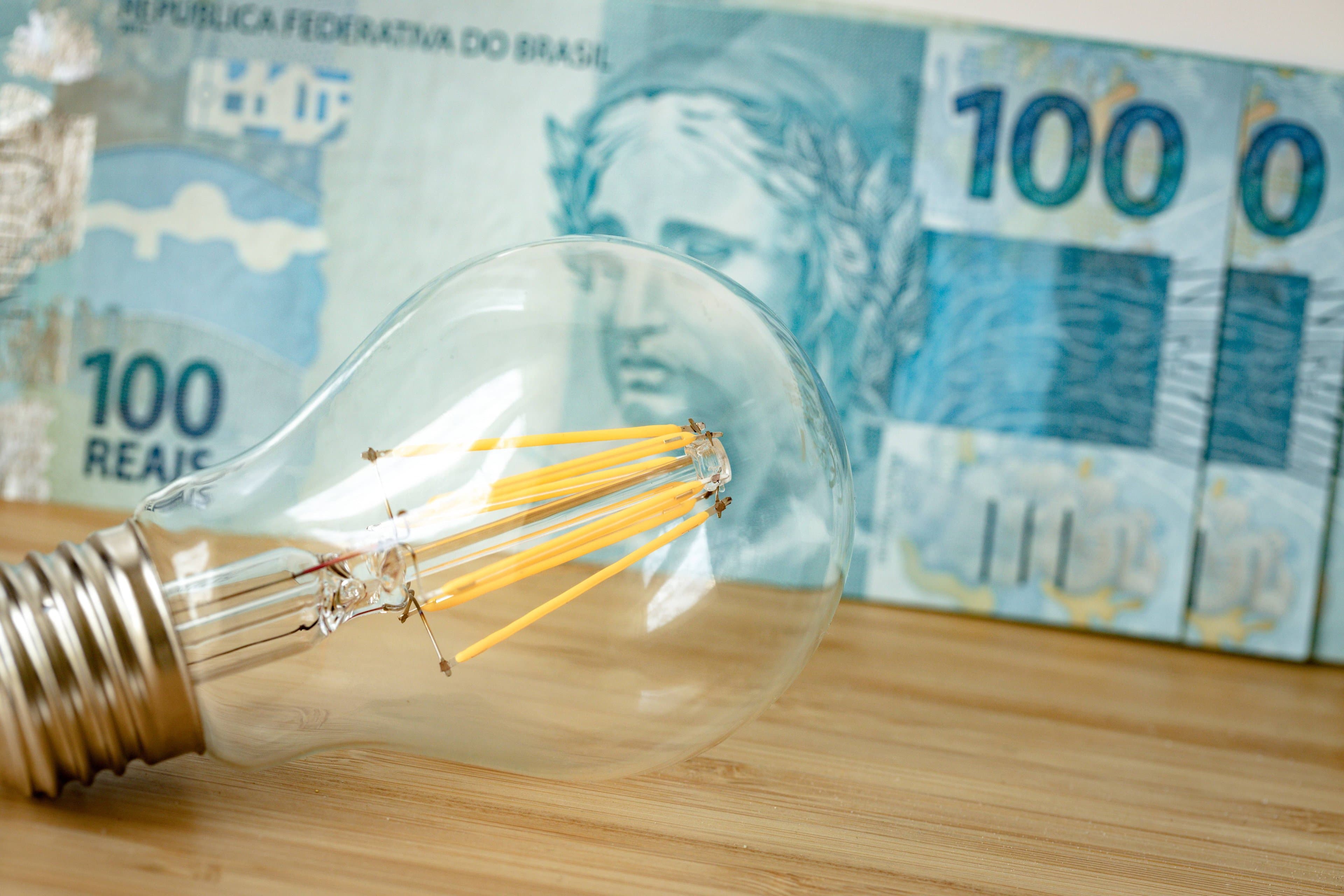Aneel prevê aumento de 8,6% na conta de luz em 2026, acima da inflação