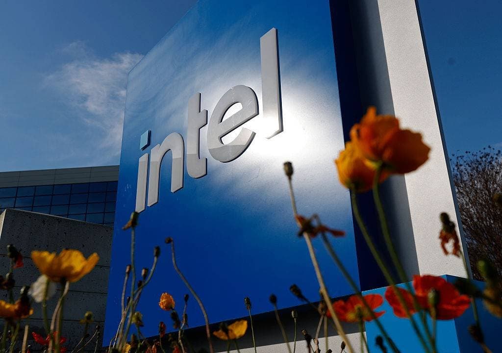 Intel dispara 9% após Trump anunciar acordo de chips com Apple
