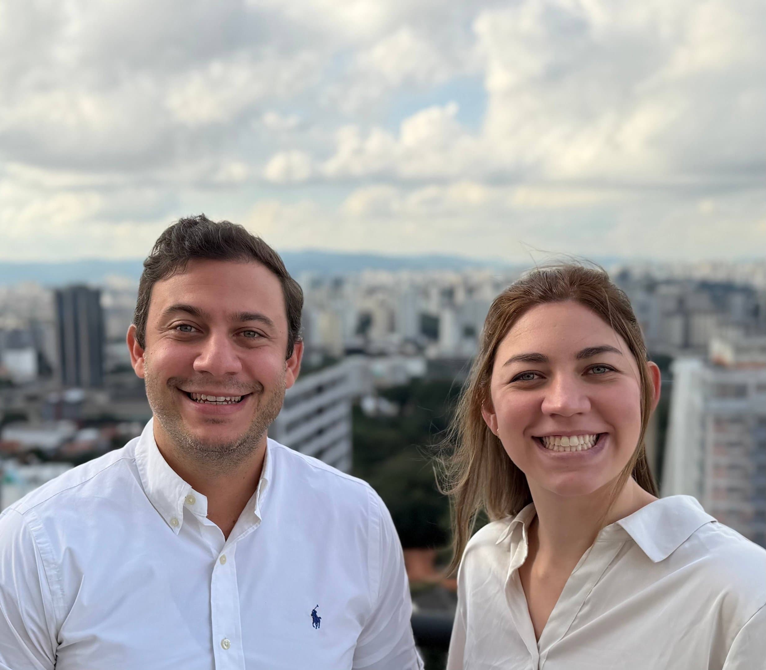 Irmãos criam plataforma que ajuda marcas a serem recomendadas por IA e querem faturar R$ 100 milhões