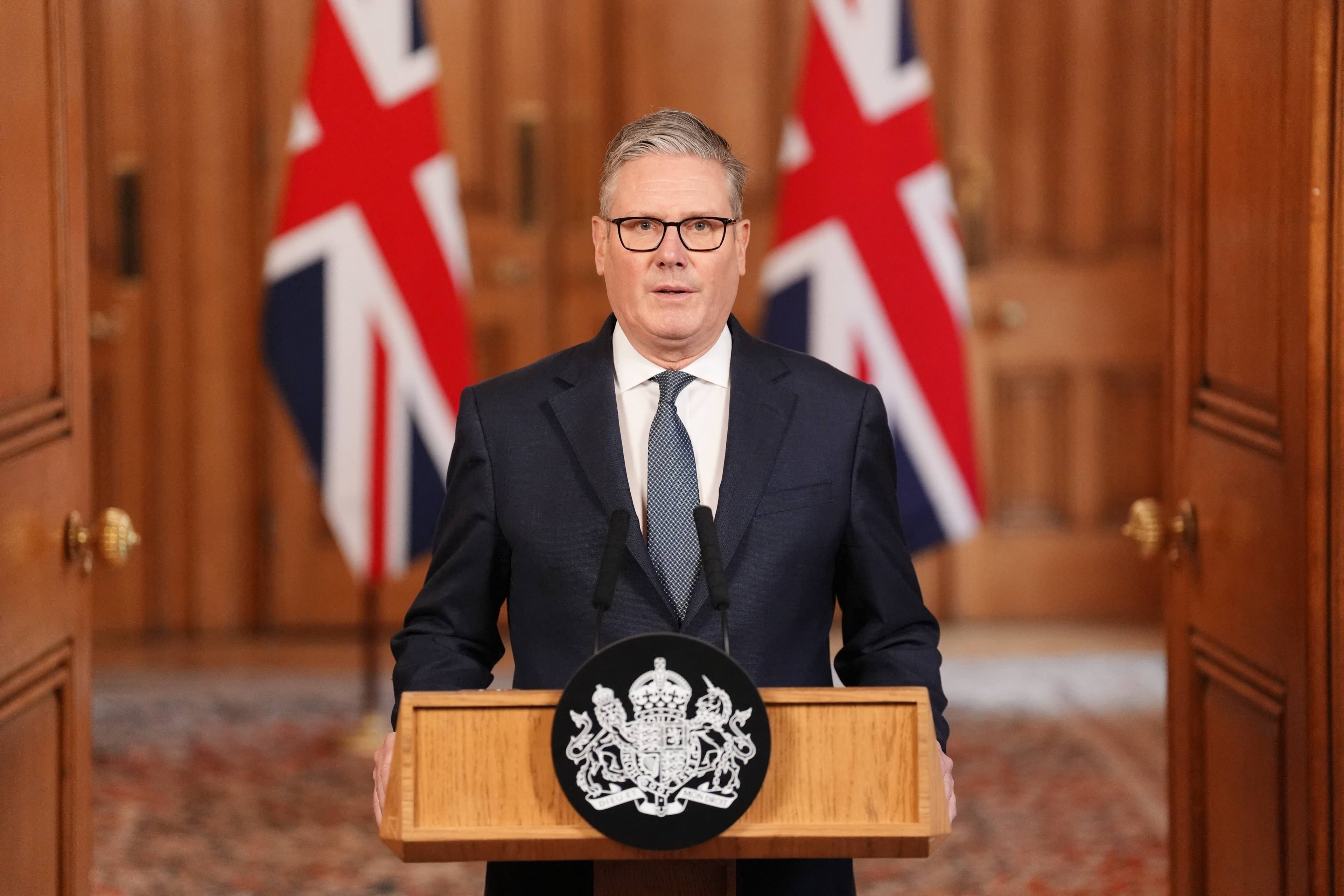 Keir Starmer anuncia renúncia ao cargo de premiê do Reino Unido