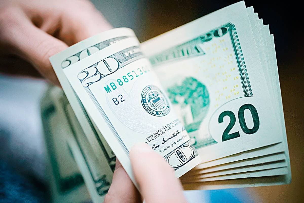 Dólar dispara no exterior e se reaproxima de R$ 5,20 com juros nos EUA
