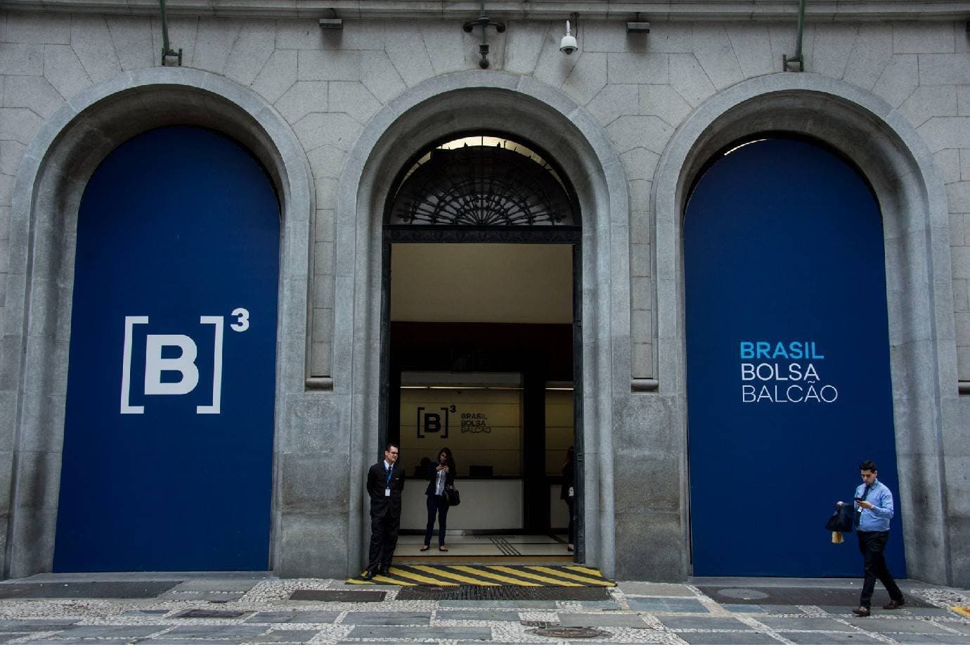 Por que o Brasil, com a bolsa 'mais barata do mundo', ainda não convence investidores