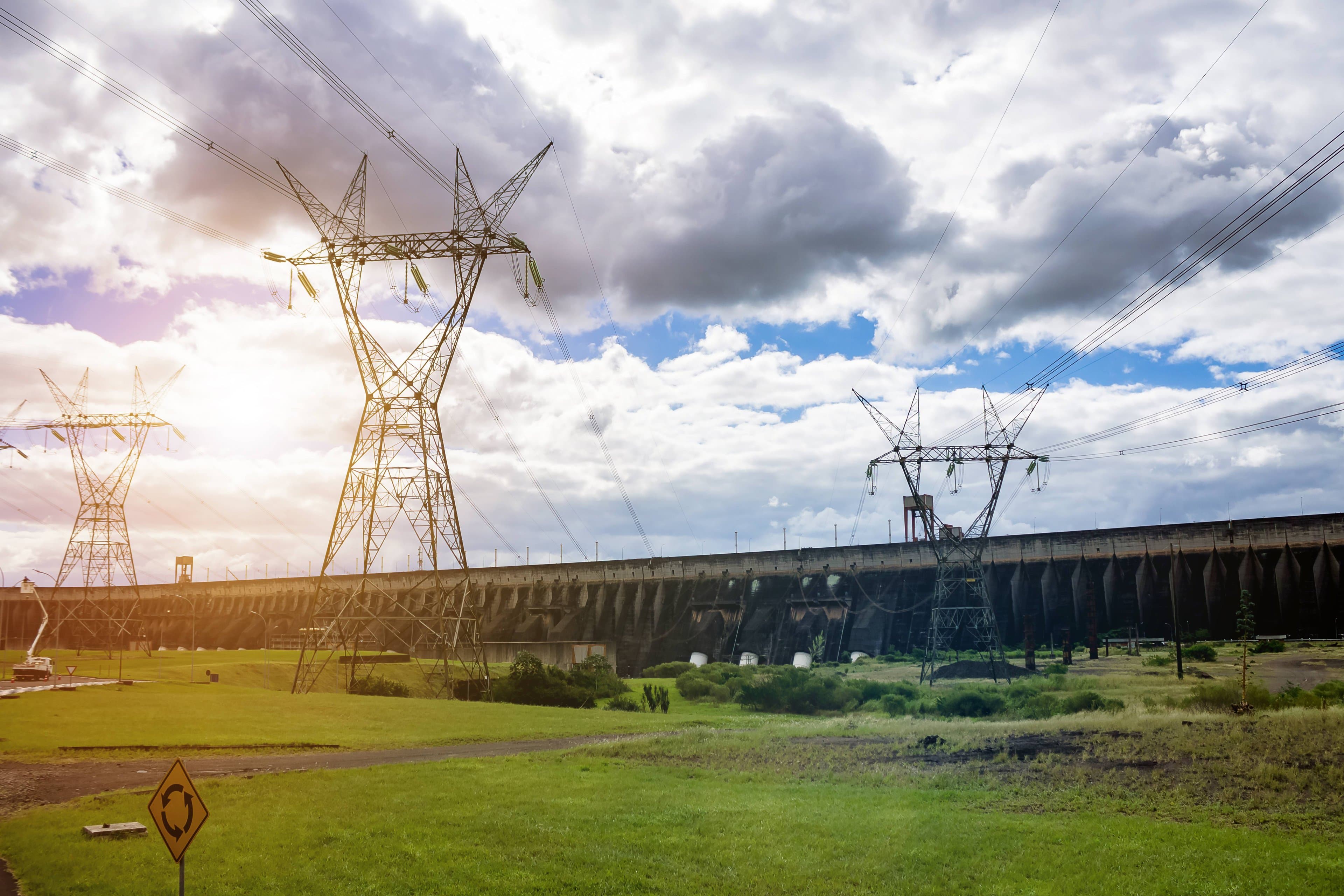 Contas de luz terão descontos médios de R$ 9 em agosto com bônus de Itaipu, diz Aneel