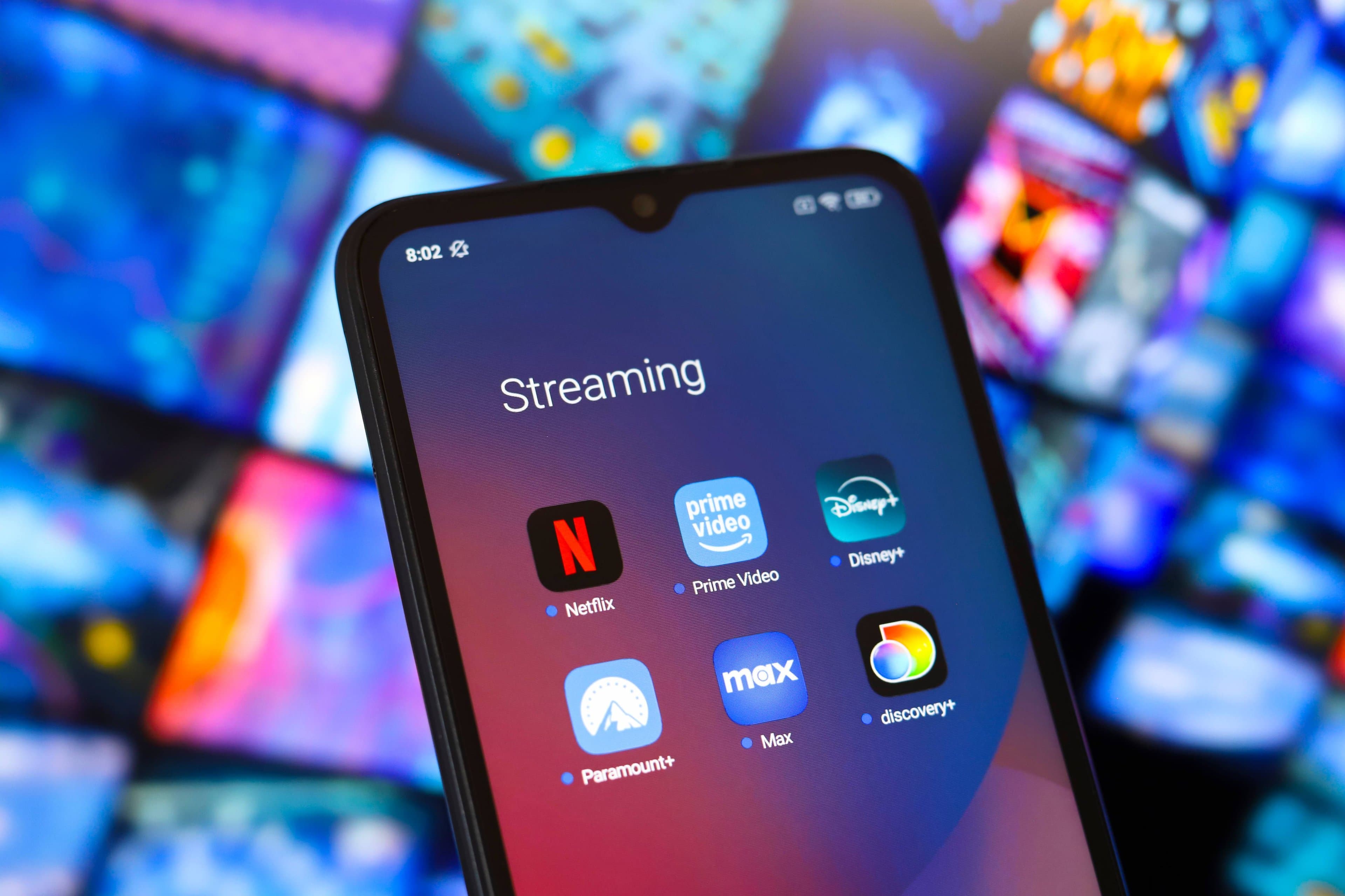 Streaming com anúncios vale a pena? O que os planos mais baratos entregam e escondem
