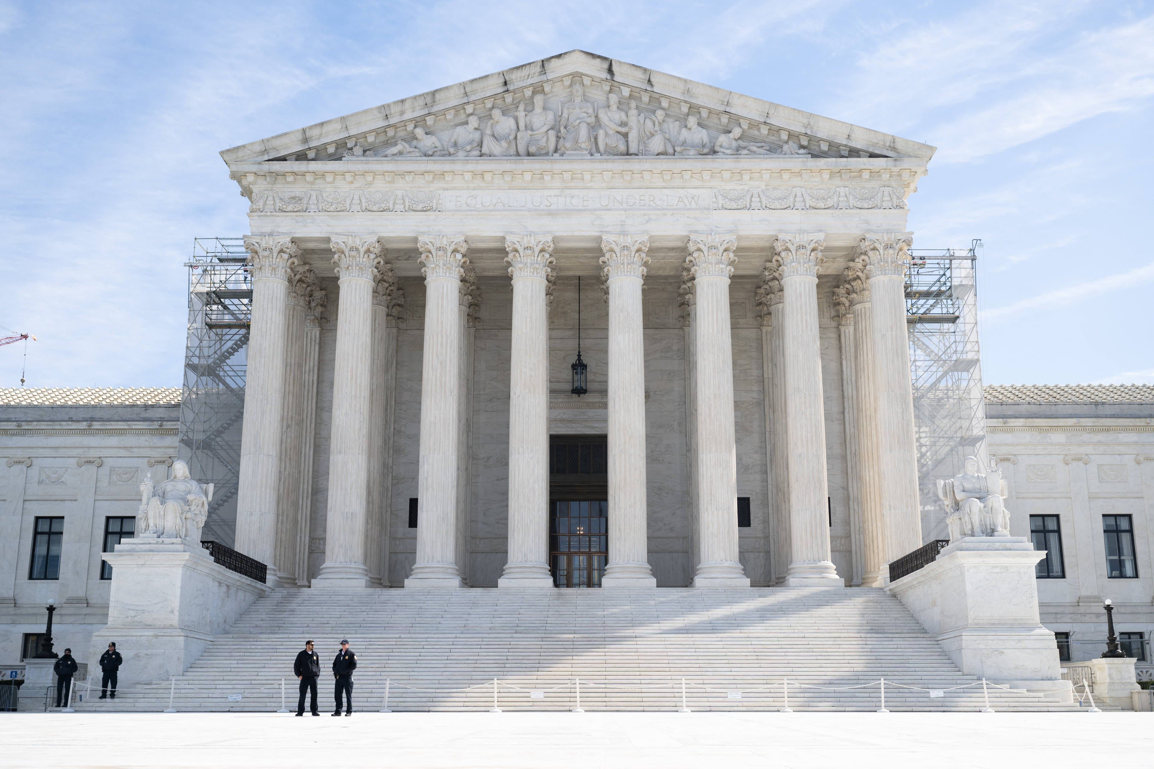Suprema Corte dos EUA barra ordem de Trump e mantém cidadania por nascimento