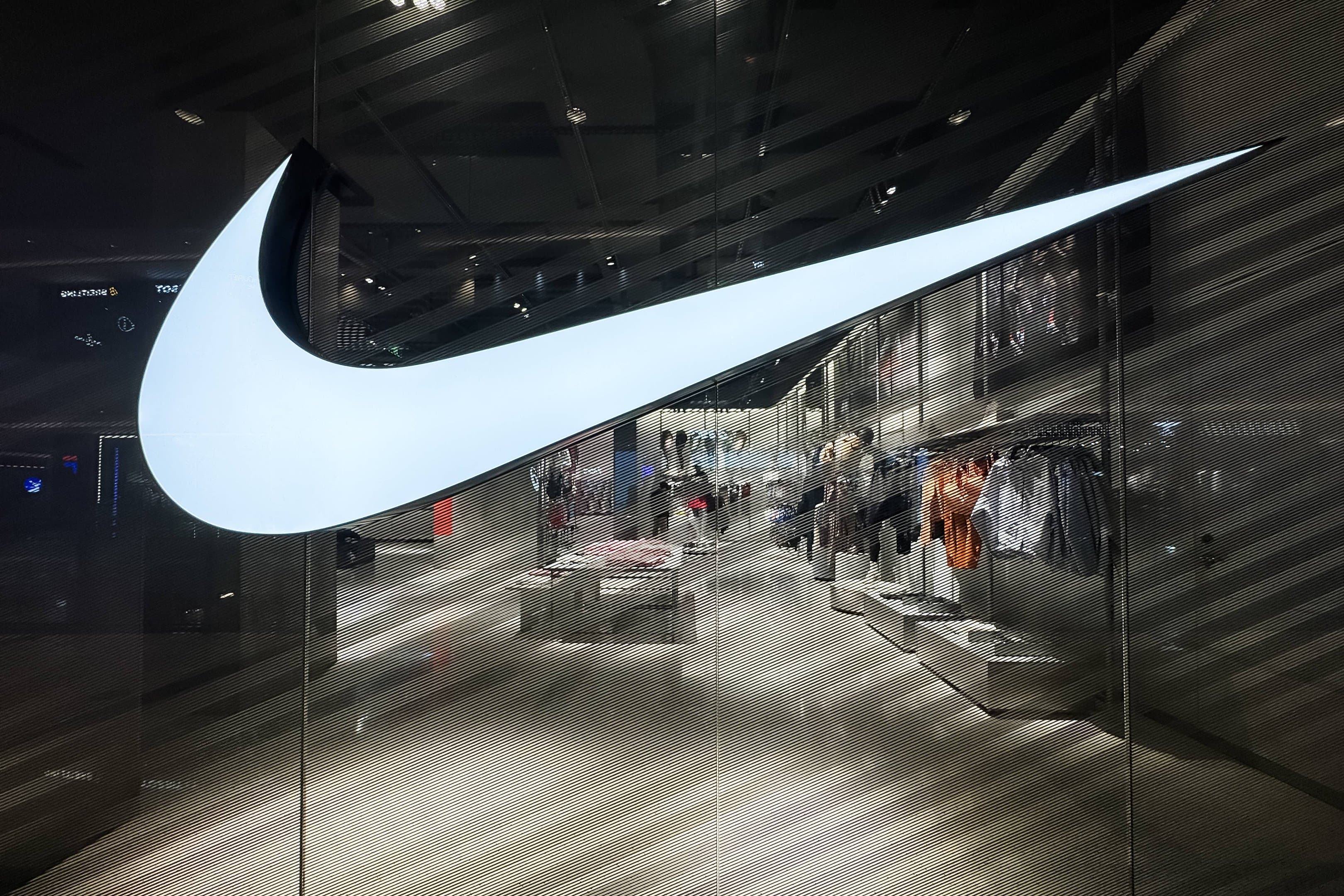 Nike supera expectativas no trimestre, mas China decepciona e ações caem