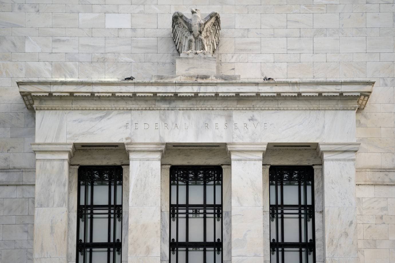 Desaceleração do emprego nos EUA não garante que Fed não subirá juros, dizem analistas