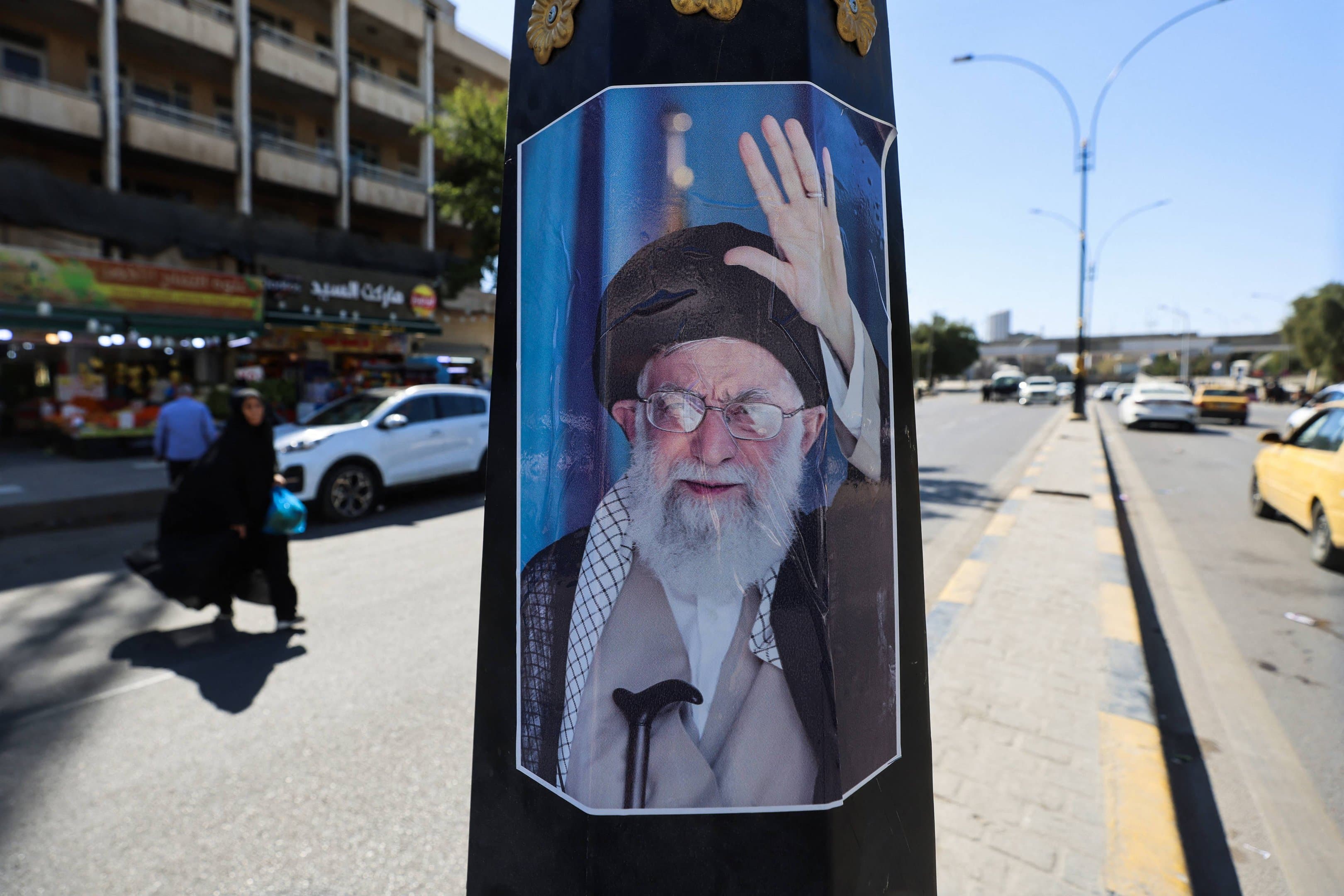 Funeral público de Khamenei em Teerã reúne lamentos e clamores por vingança