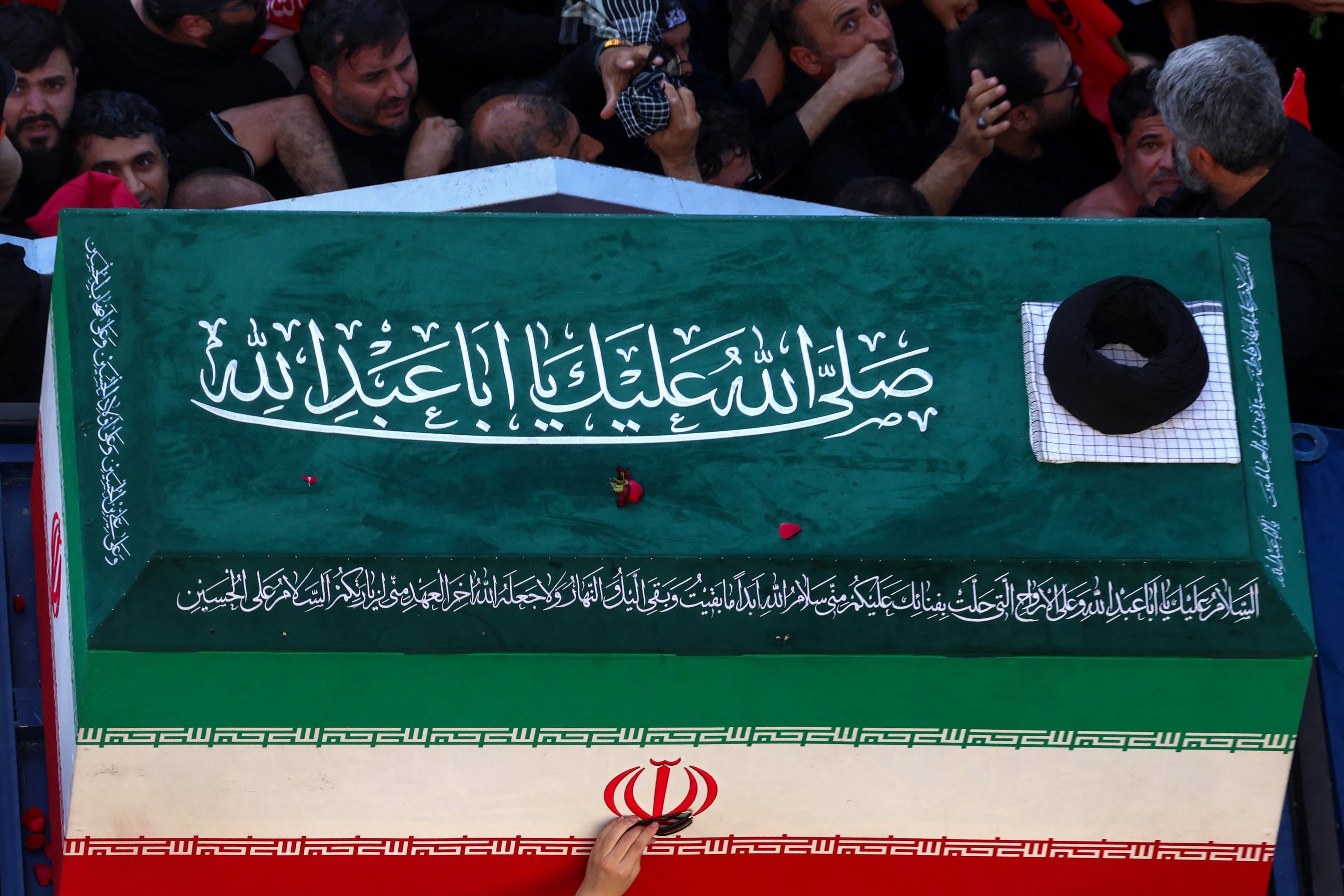 Irã enterra aiatolá Ali Khamenei, líder supremo morto por ataques dos EUA