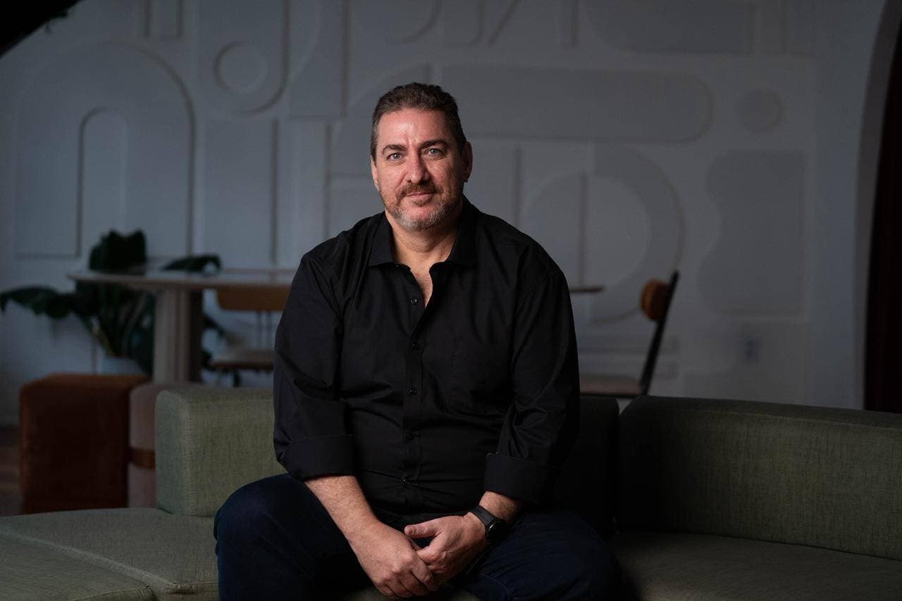Gerar código com IA não basta, diz este CEO — e ele aposta R$ 30 milhões nessa tese no Brasil