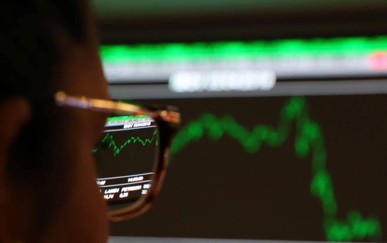 Ibovespa ignora tarifaço e sobe forte com Vale e WEG