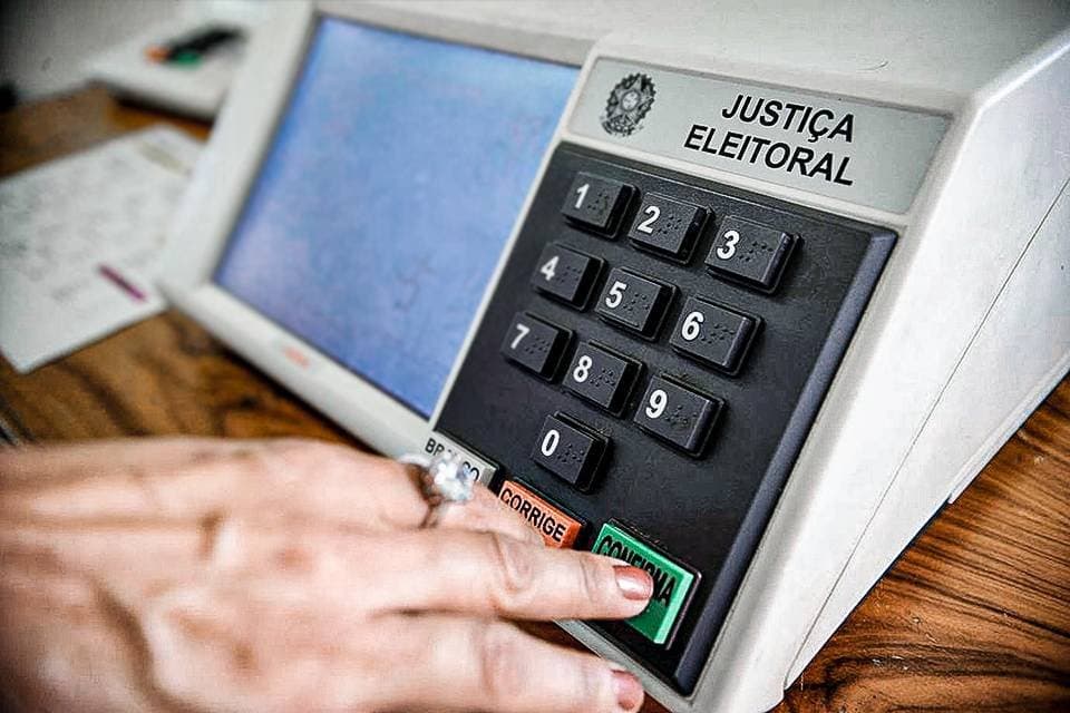 Governo Trump quer enviar equipe ao Brasil para questionar urnas, diz jornal