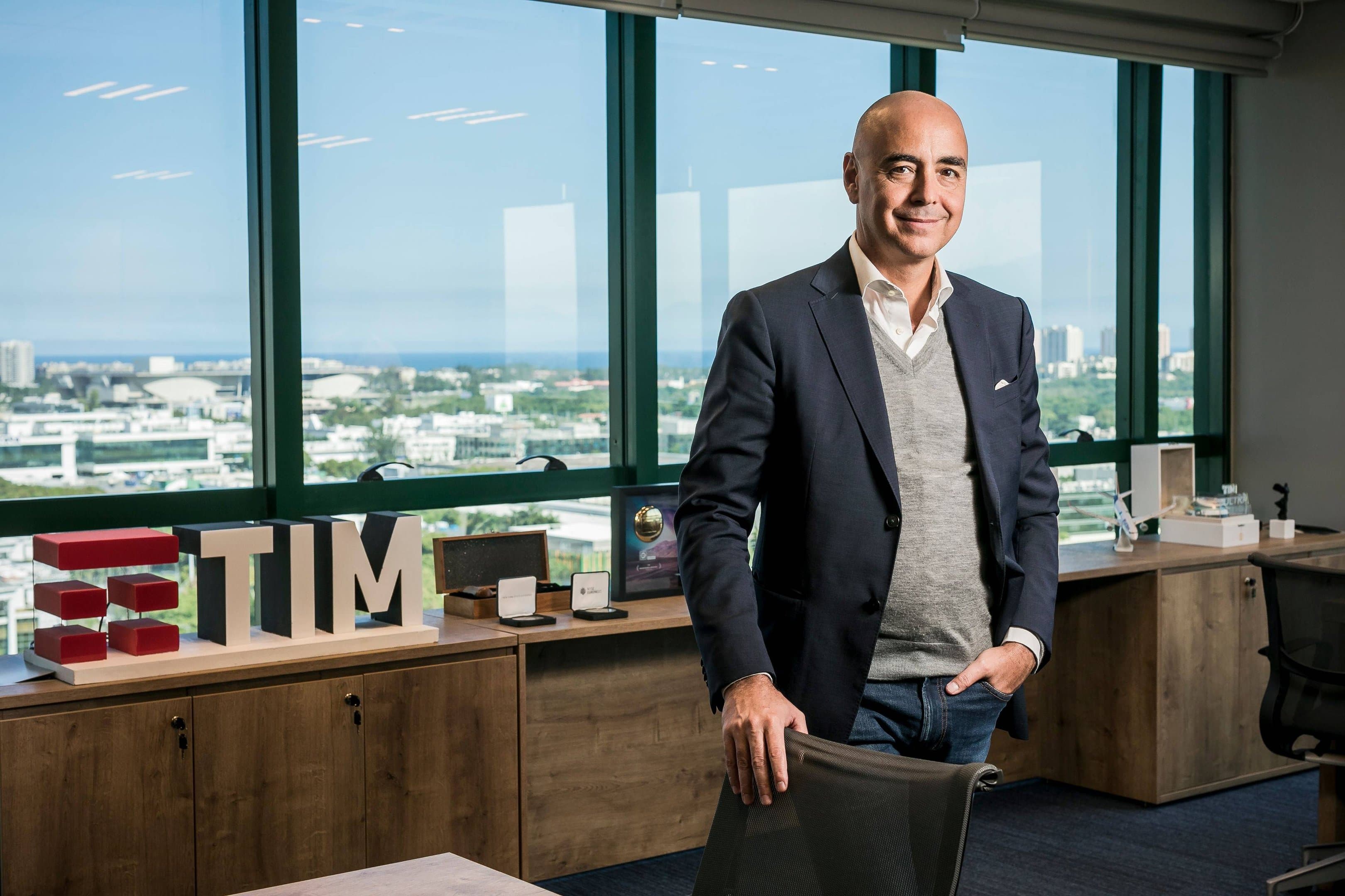 TIM Brasil apoia mudança de controle da Telecom Italia: 'claramente positivo', diz CEO