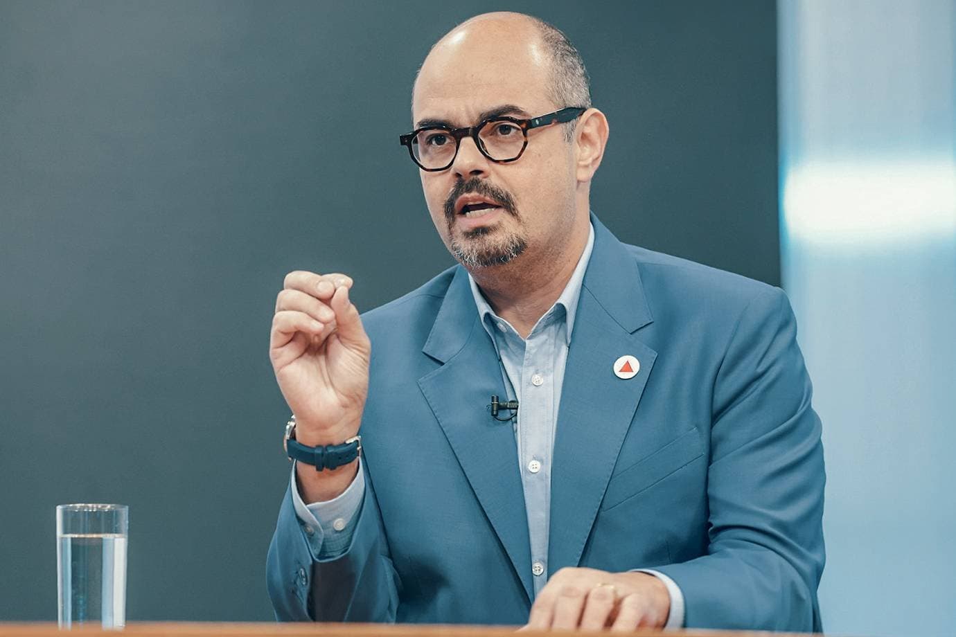 'Vamos vender quando o preço estiver alto', diz governador de Minas sobre os 5% da Copasa