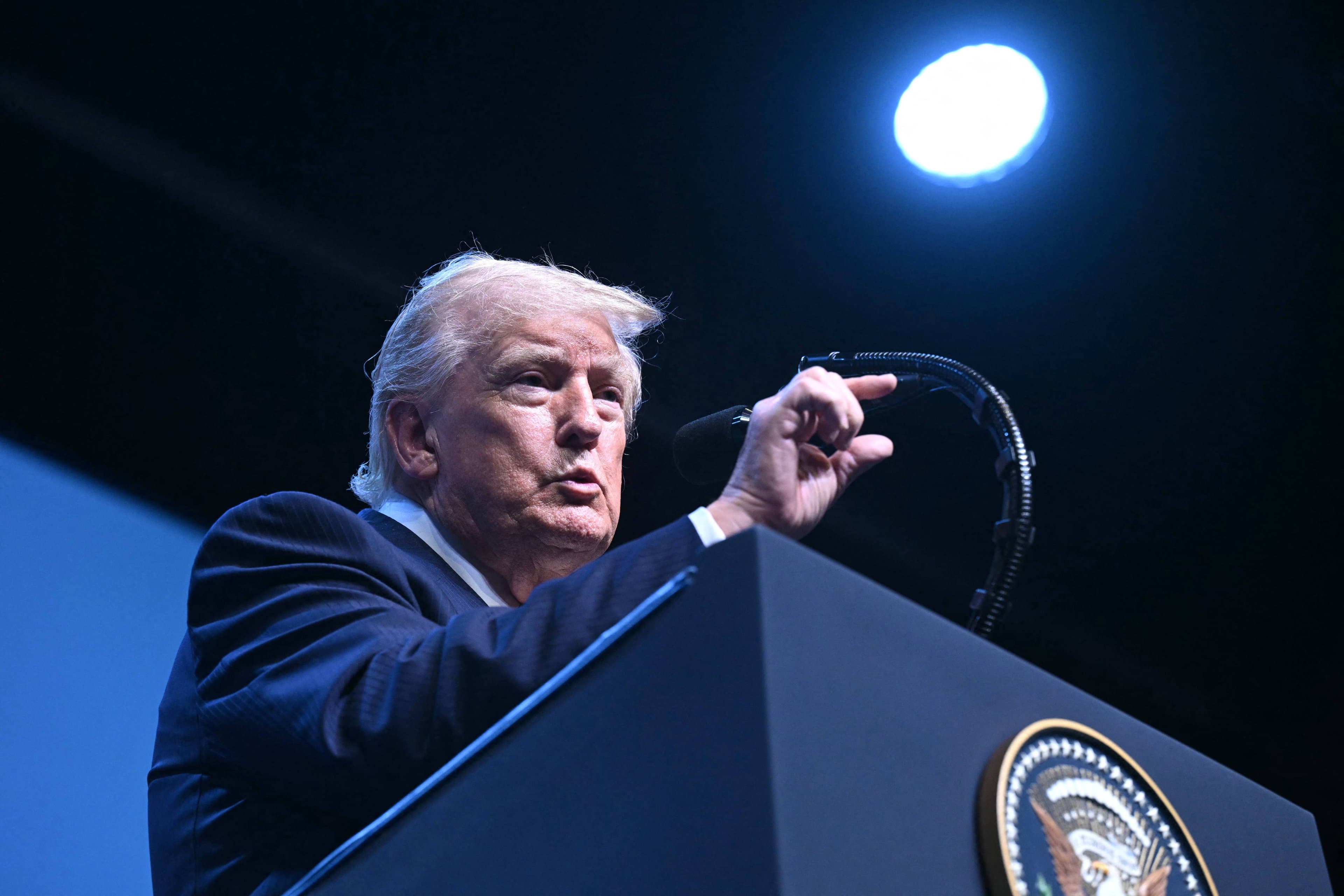 Trump cancela ataque ao Irã e diz que termos de acordo já estão definidos