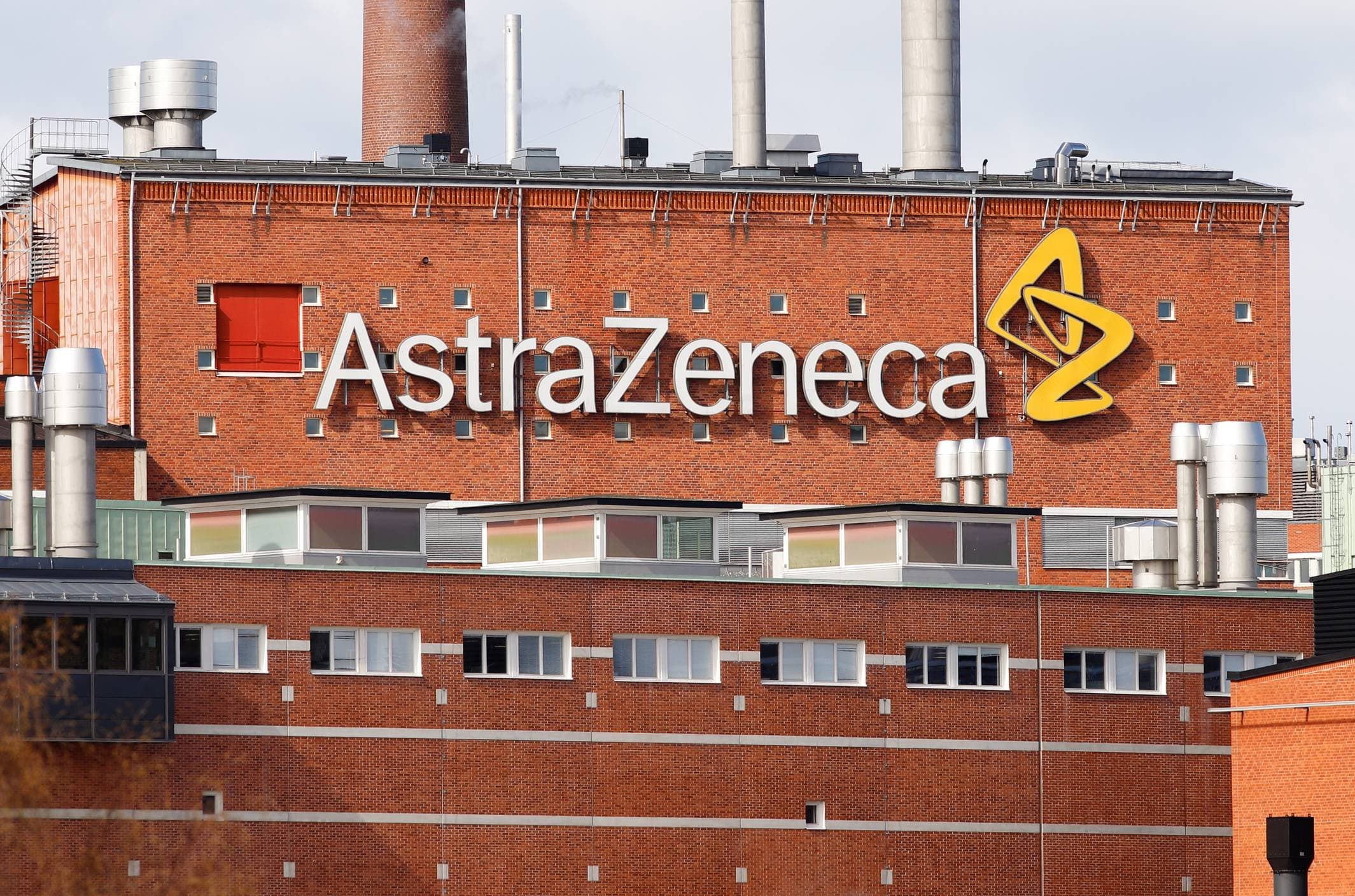 AstraZeneca cai 7% após notícia de megafusão com Bristol Myers
