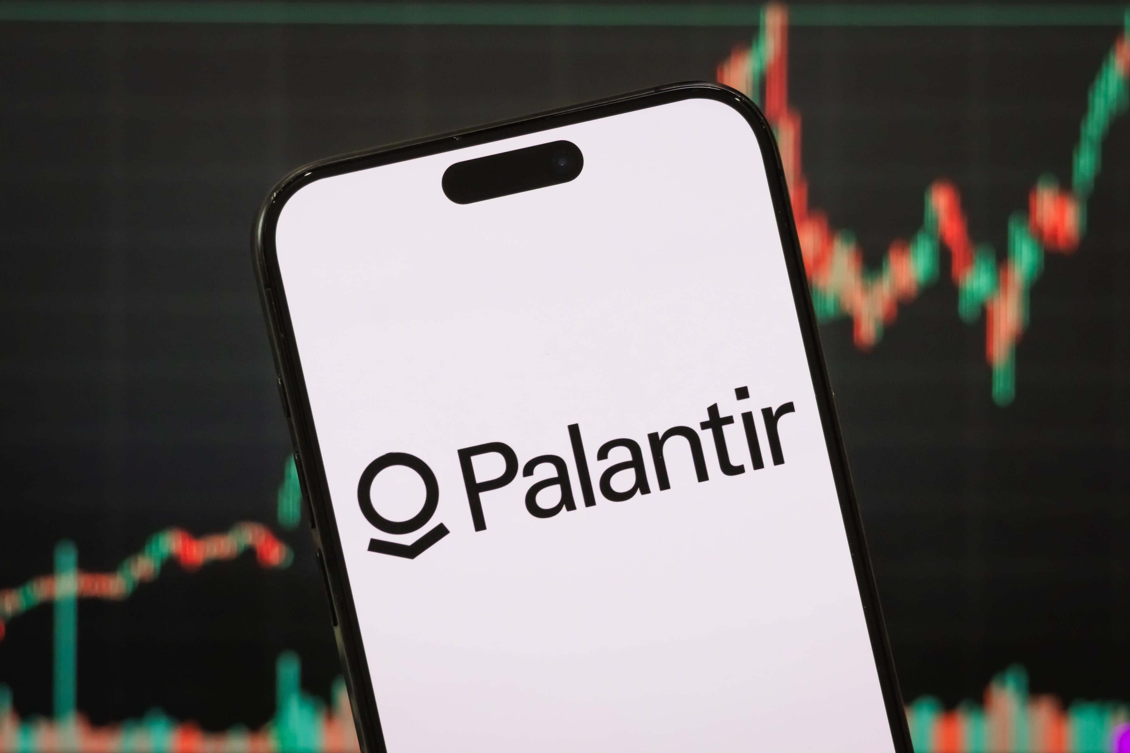 Palantir dispara 16% após balanço e CEO vê revolução da 'soberania da IA'