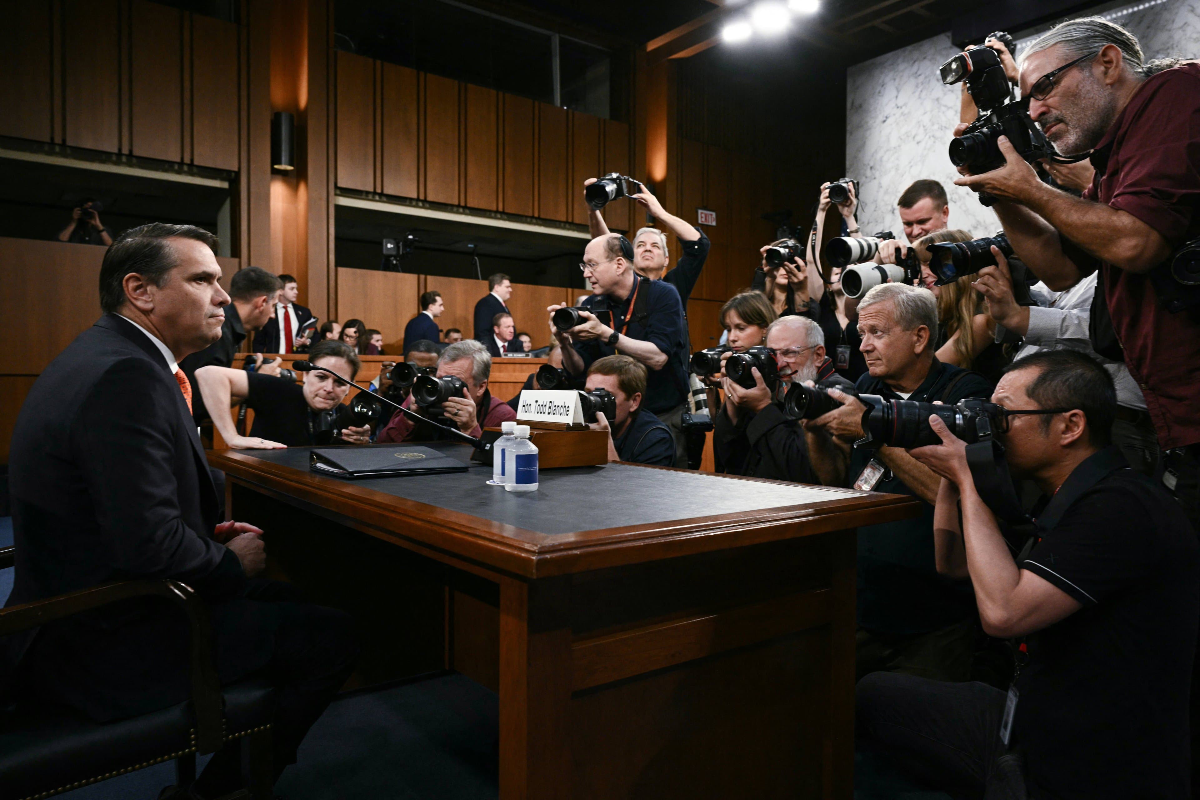 Ex-advogado de Trump avança no Senado para assumir comando da Justiça dos EUA