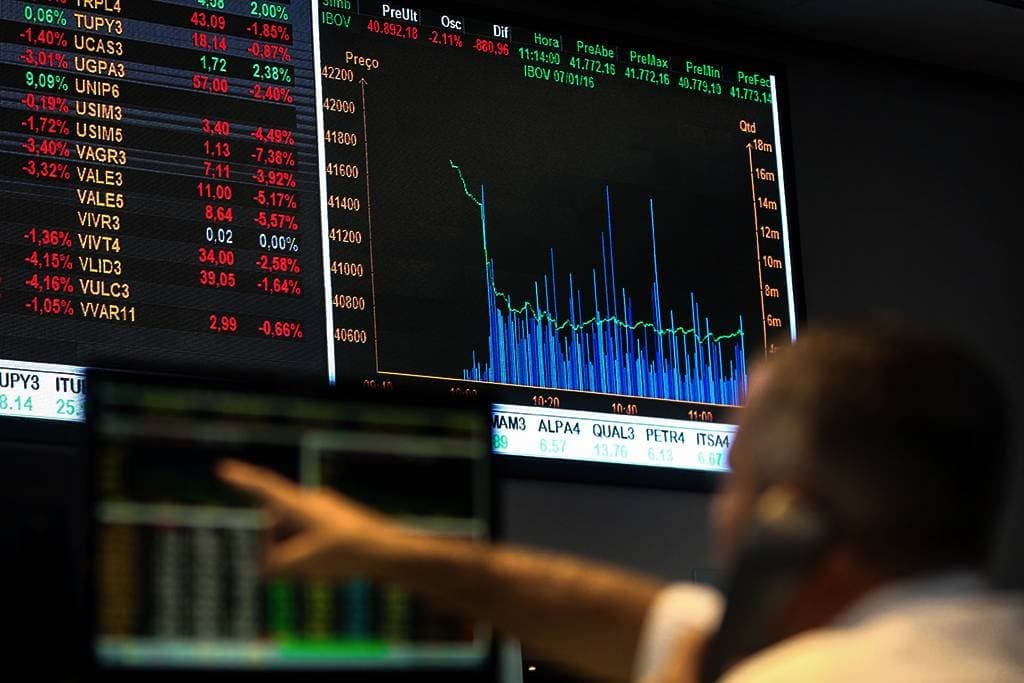 Ibovespa recua com pressão nos juros após IPCA acima do esperado