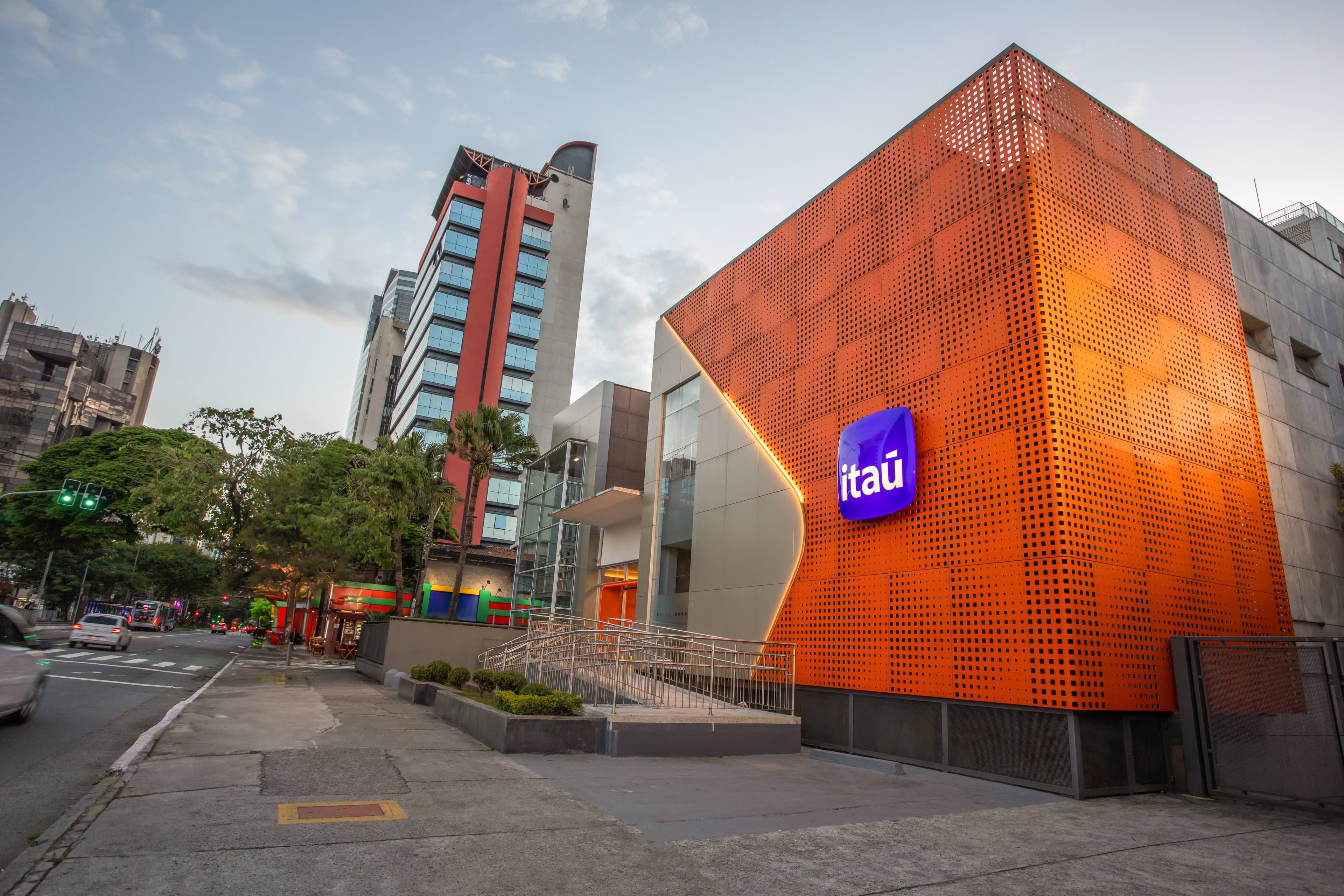 Deve haver um equilíbrio entre stablecoins e depósitos tokenizados, diz Itaú