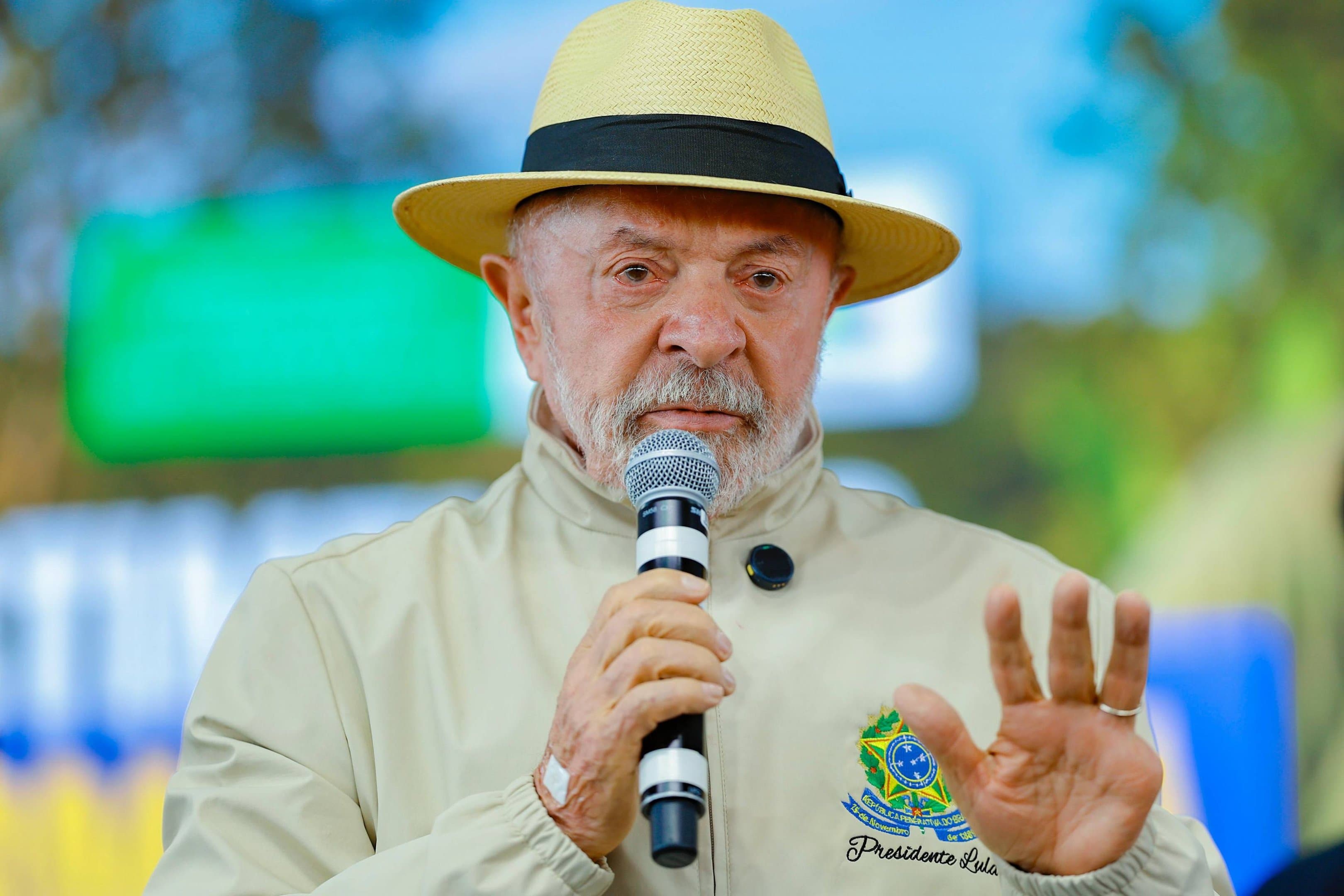 Lula defende que brasileiros comprem 'no limite do que podem pagar'