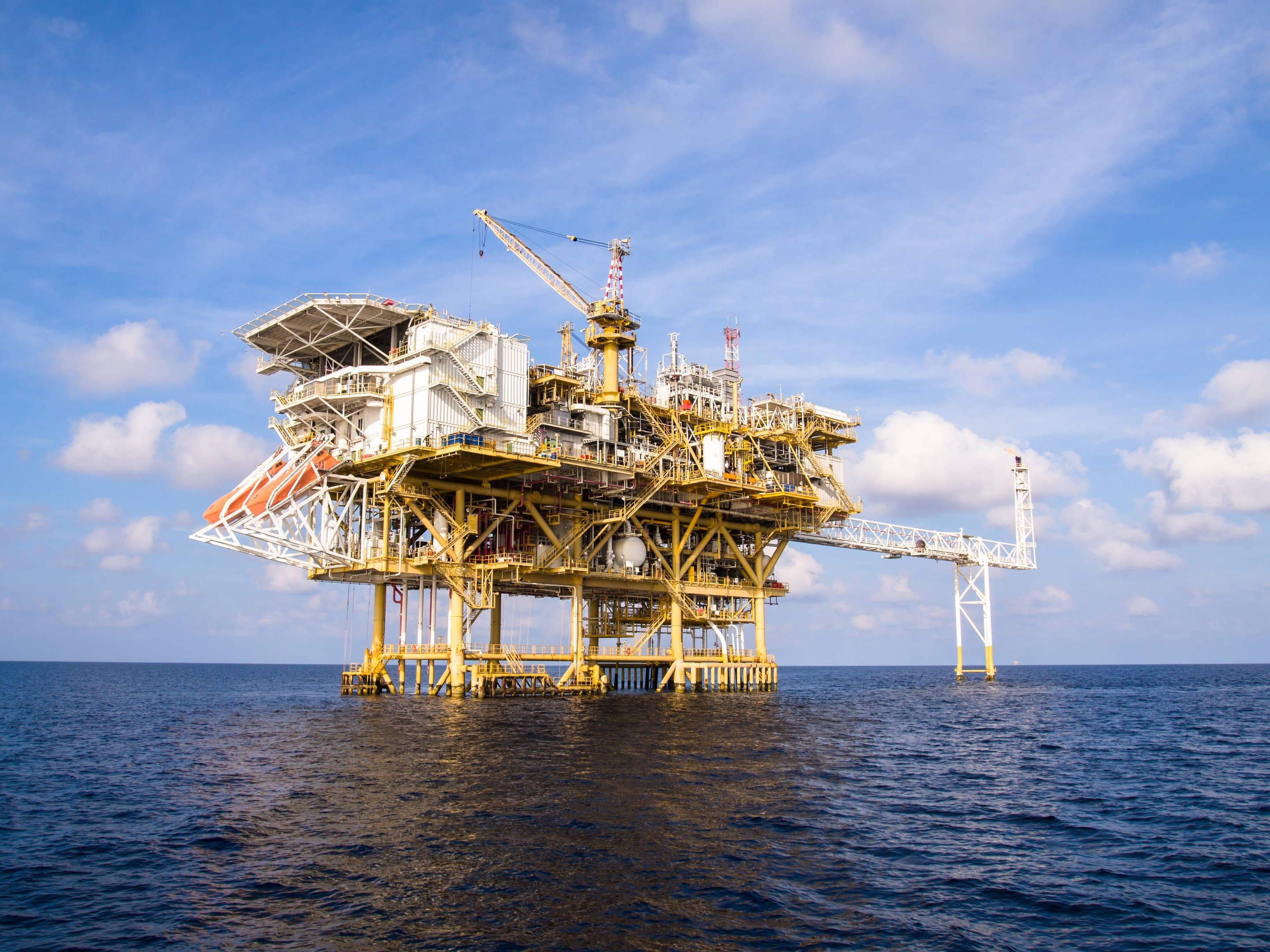 Petróleo sobe com ameaça de bloqueio dos EUA ao Irã por tempo indeterminado