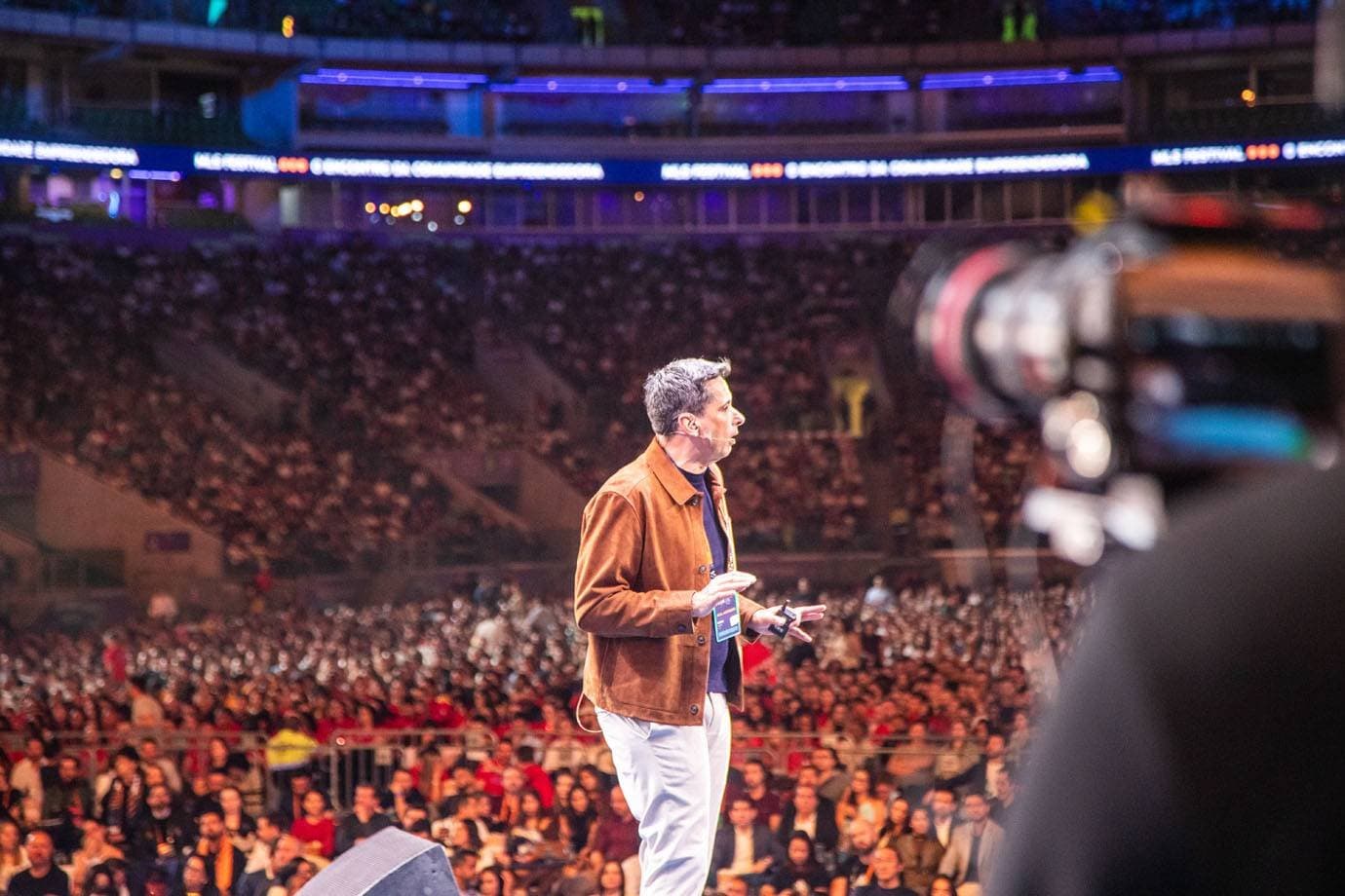 Maior aula empresarial do mundo: o que Flávio Augusto ensinou a 35 mil pessoas em um estádio lotado