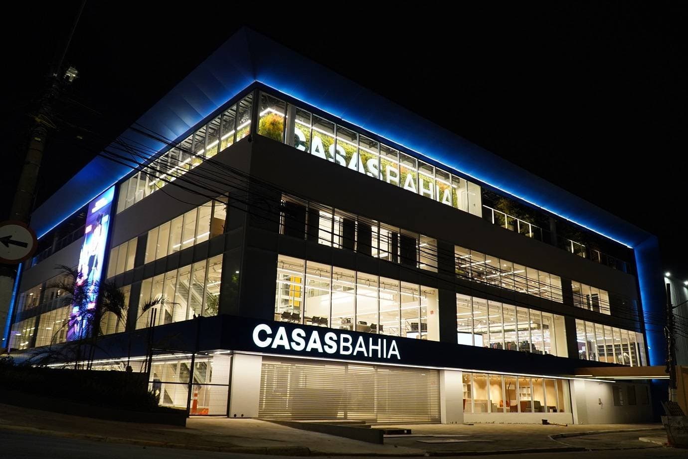 CEO da Casas Bahia diz que fechamento de 298 lojas foi 'onda única' e descarta novos
