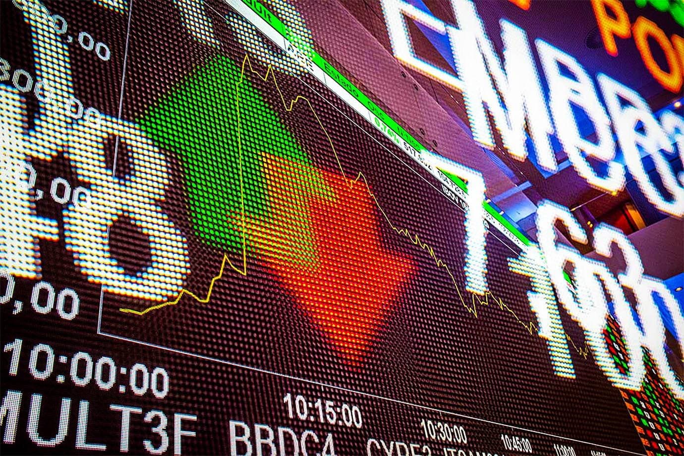 Ibovespa cai pela 11ª sessão seguida com pressão de juros