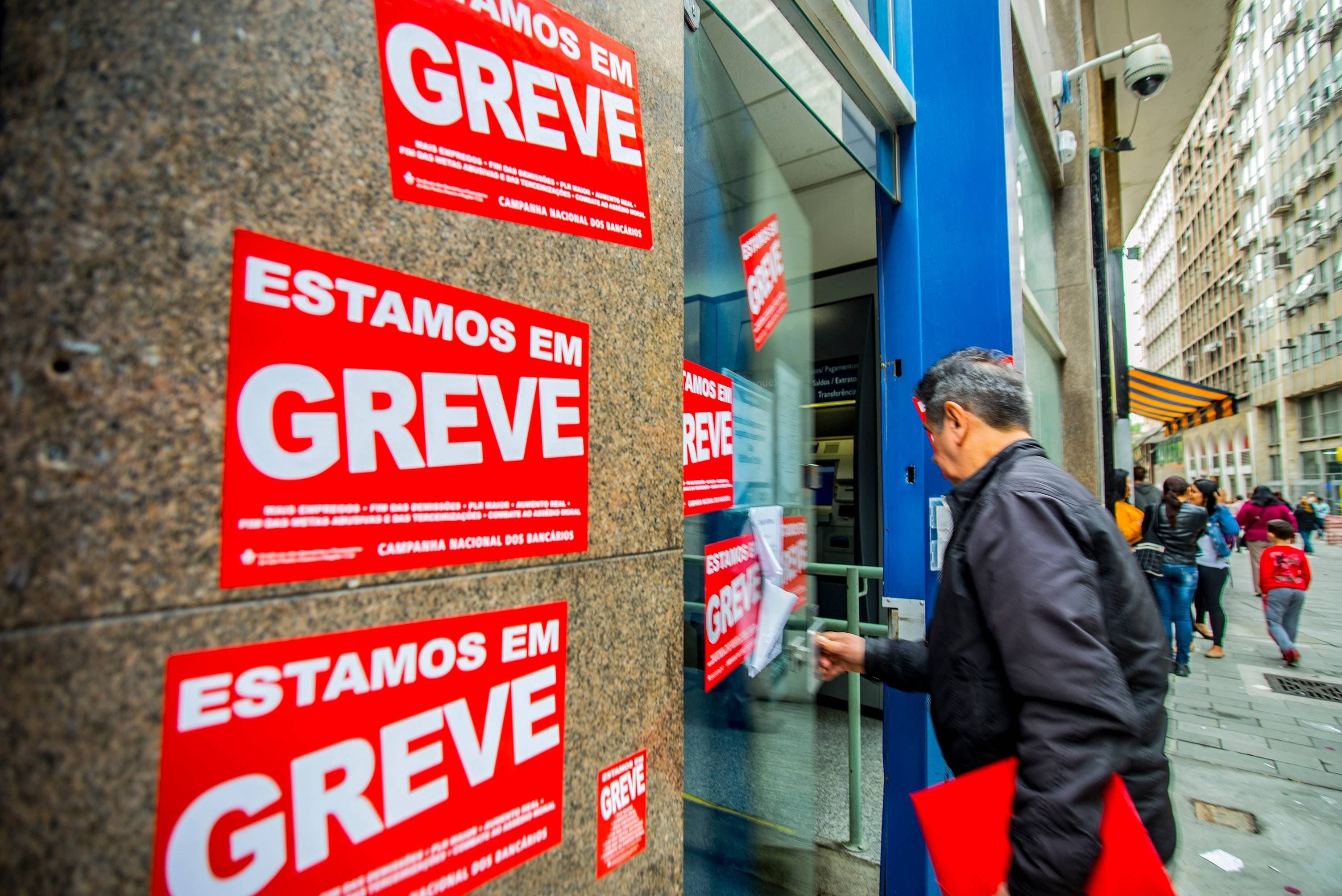 Bancários fazem paralisação: como fica o pagamento de contas e de salários?