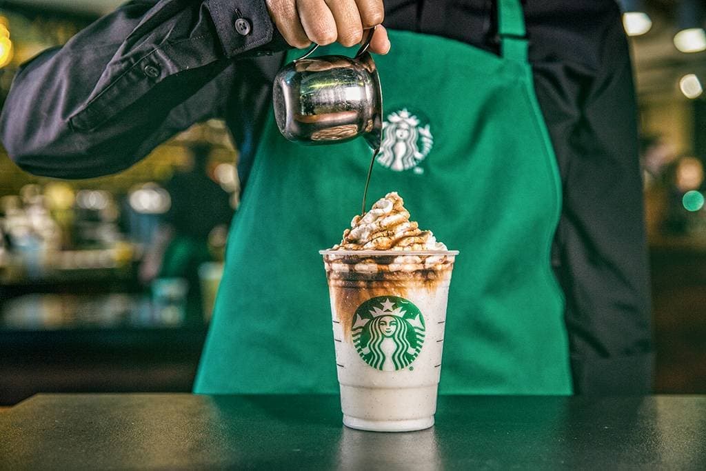 Como as chuvas no Brasil podem encarecer o café do Starbucks nos EUA