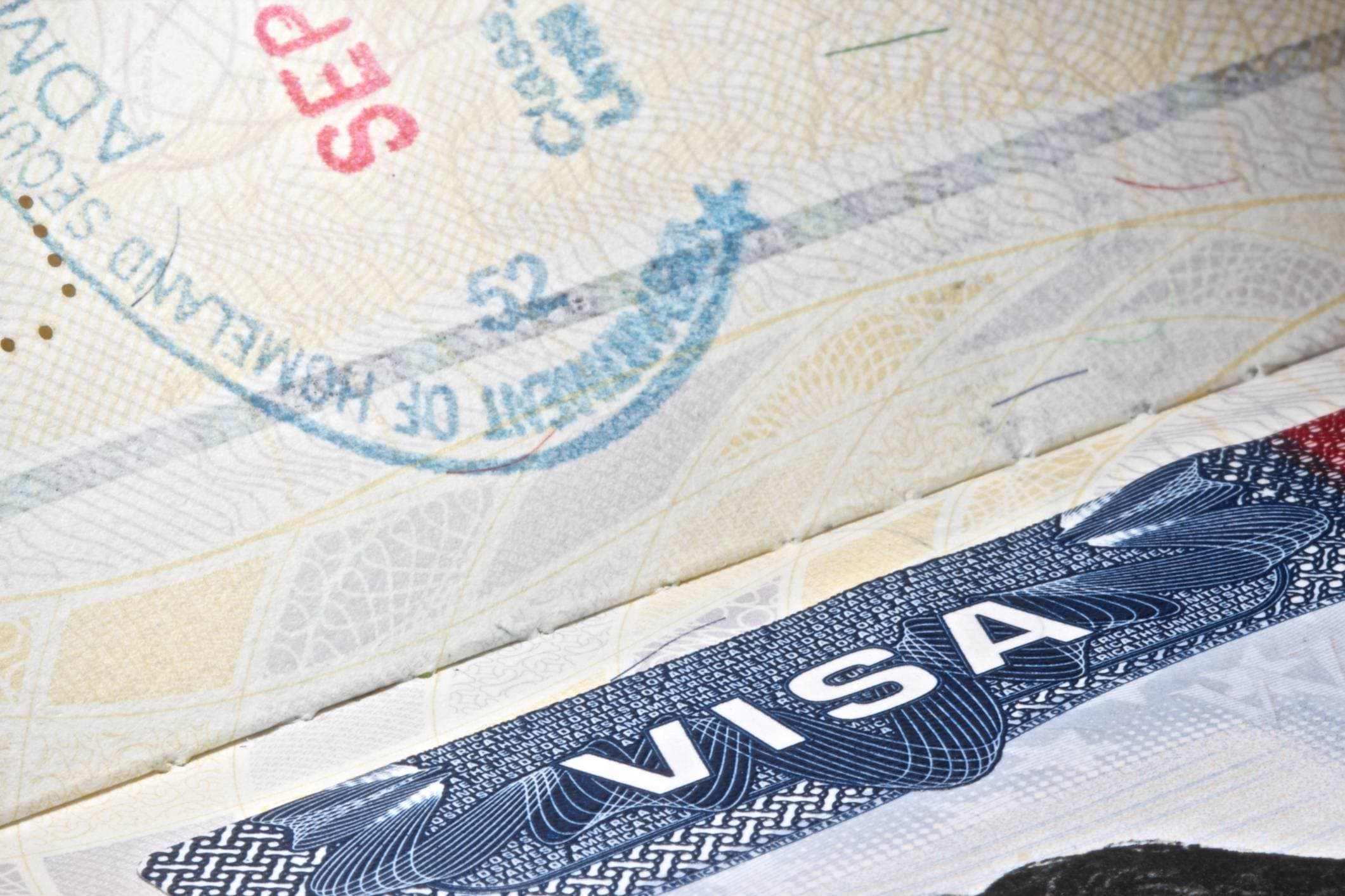 Agendamentos para vistos de imigrantes dos EUA são suspensos; o que muda para brasileiros