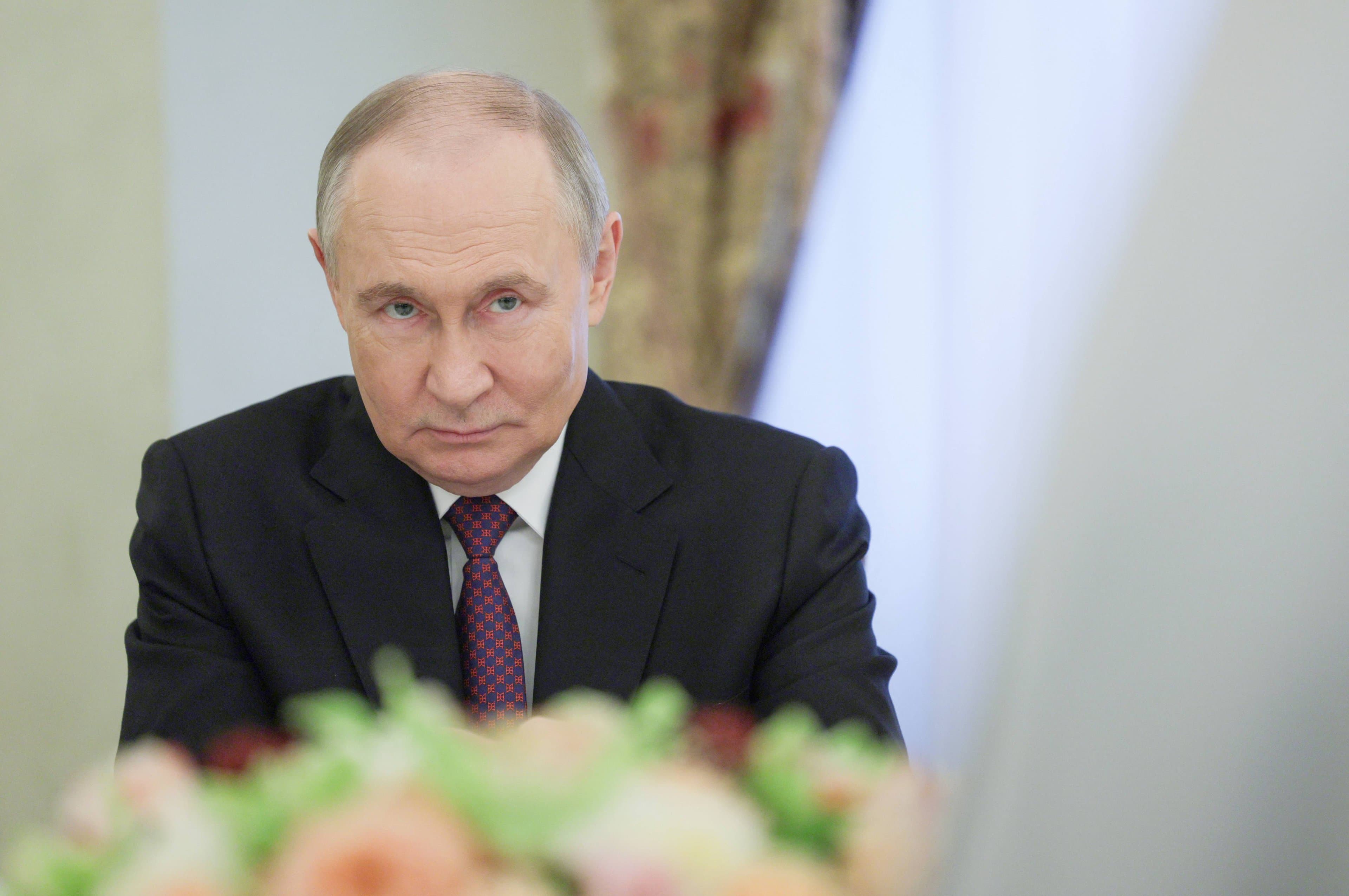 Rússia amplia treinamento militar nas escolas e ensina adolescentes a usar armas