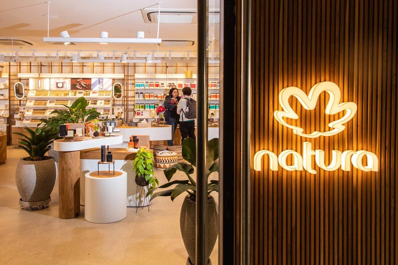 Ação da Natura sobe mais de 7% com troca de CEO e lidera altas do Ibovespa