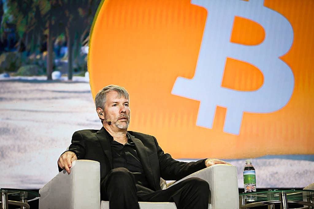 As compras de bitcoin voltaram! Strategy adquire US$ 370 milhões em BTC após 10 semanas