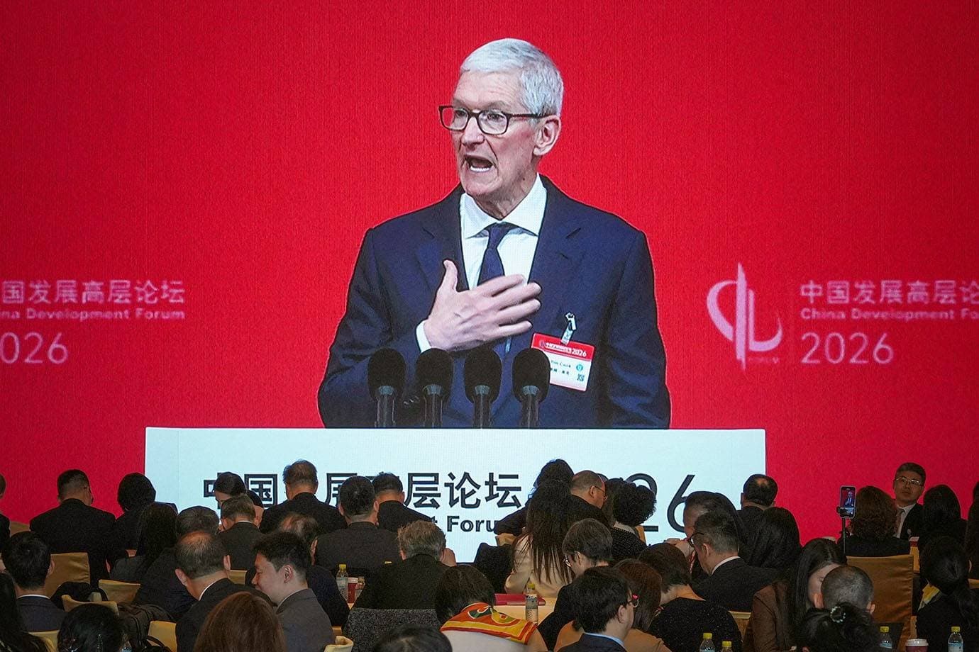 Sem Tim Cook no comando, como fica a Apple na China?