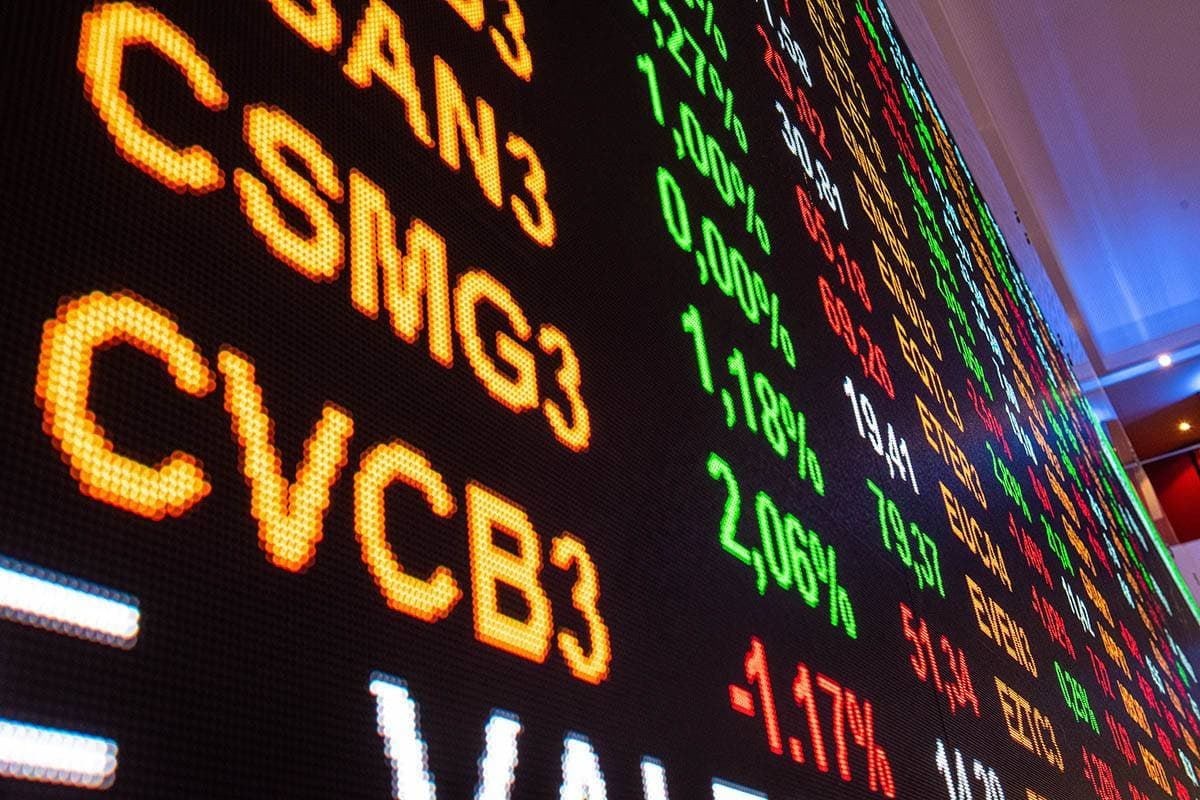 Ibovespa dispara com cenário eleitoral e ações de bancos e Vale; dólar recua 1%