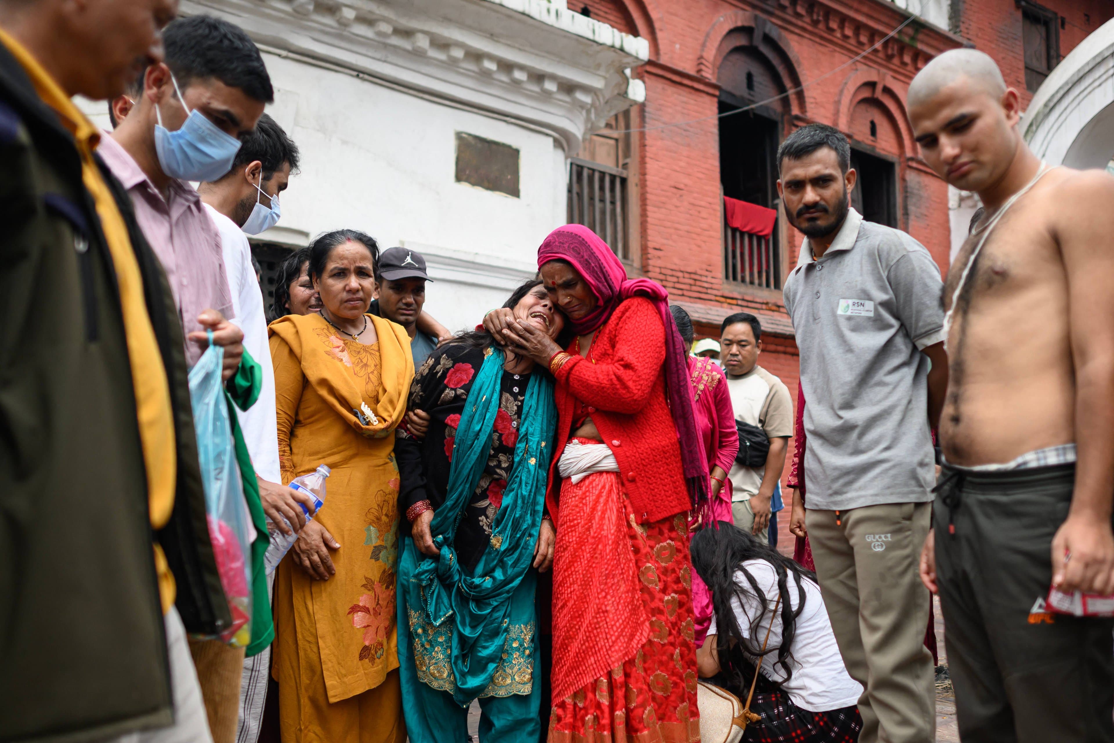 Nepal busca 900 trabalhadores desaparecidos após avalanche