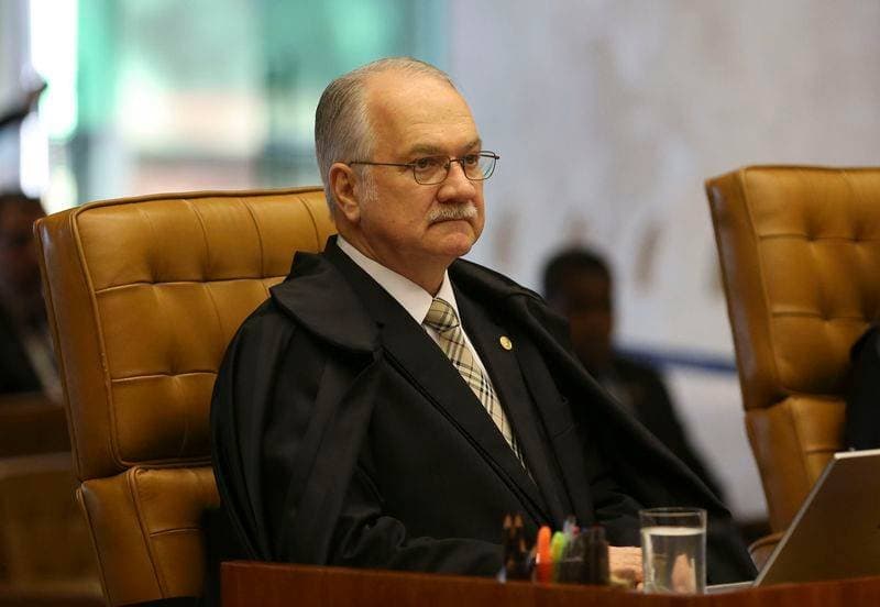 Fachin dá 24 horas para PF informar sobre dados extraídos do celular de Vorcaro